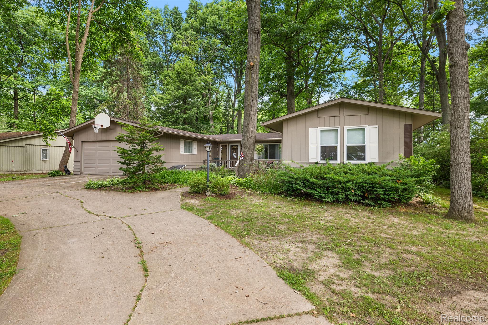 8516 EDGEWOOD PARK Drive