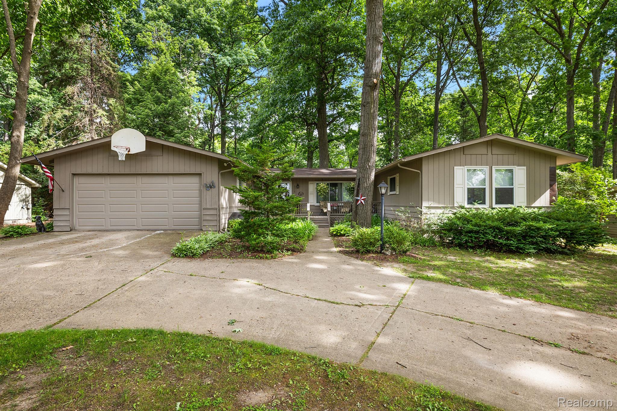 8516 EDGEWOOD PARK Drive