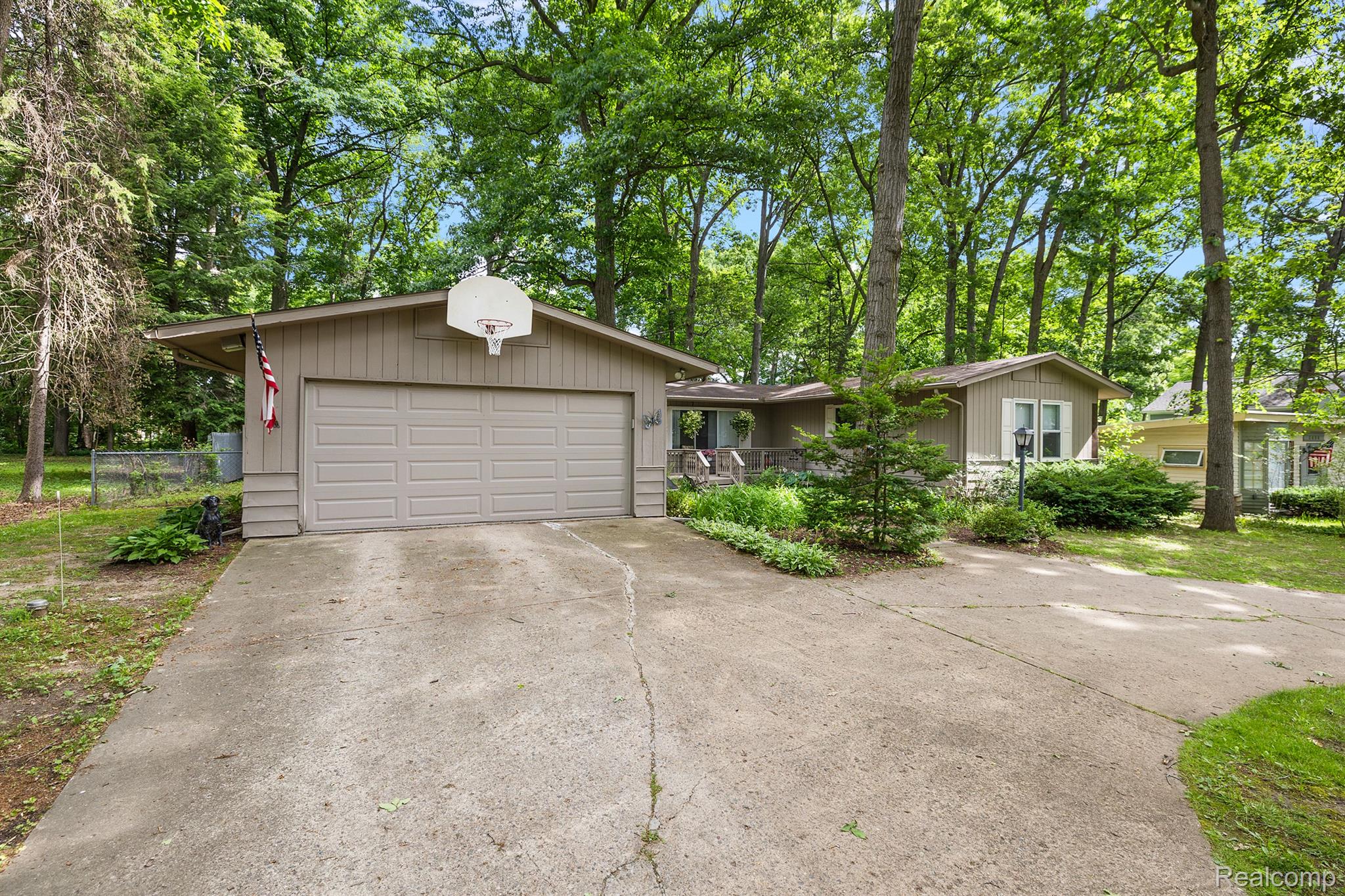 8516 EDGEWOOD PARK Drive