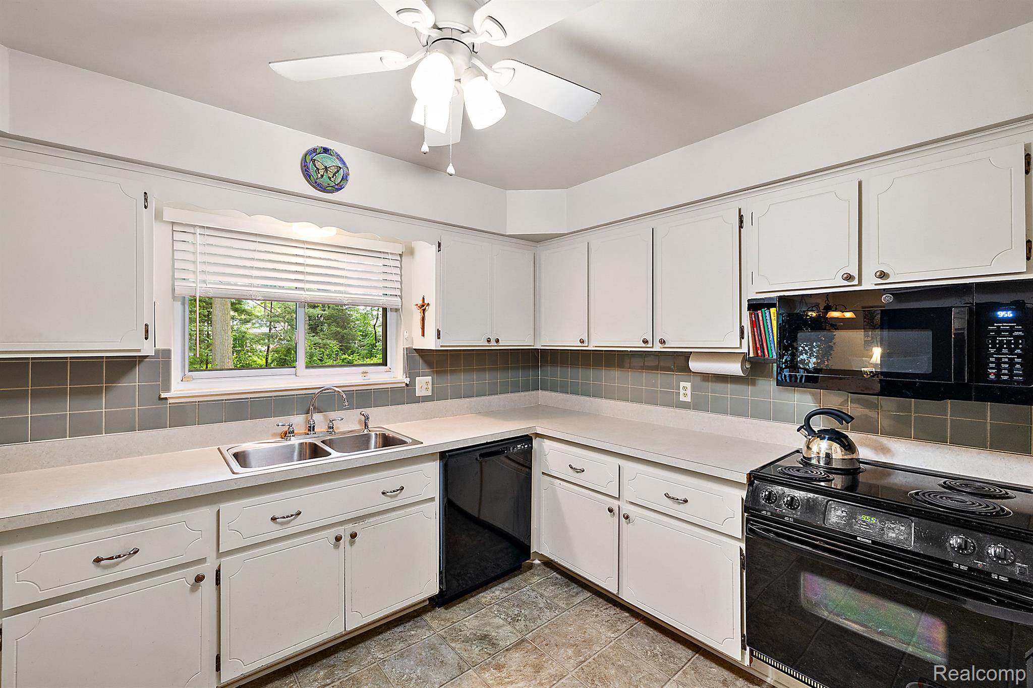 8516 EDGEWOOD PARK Drive