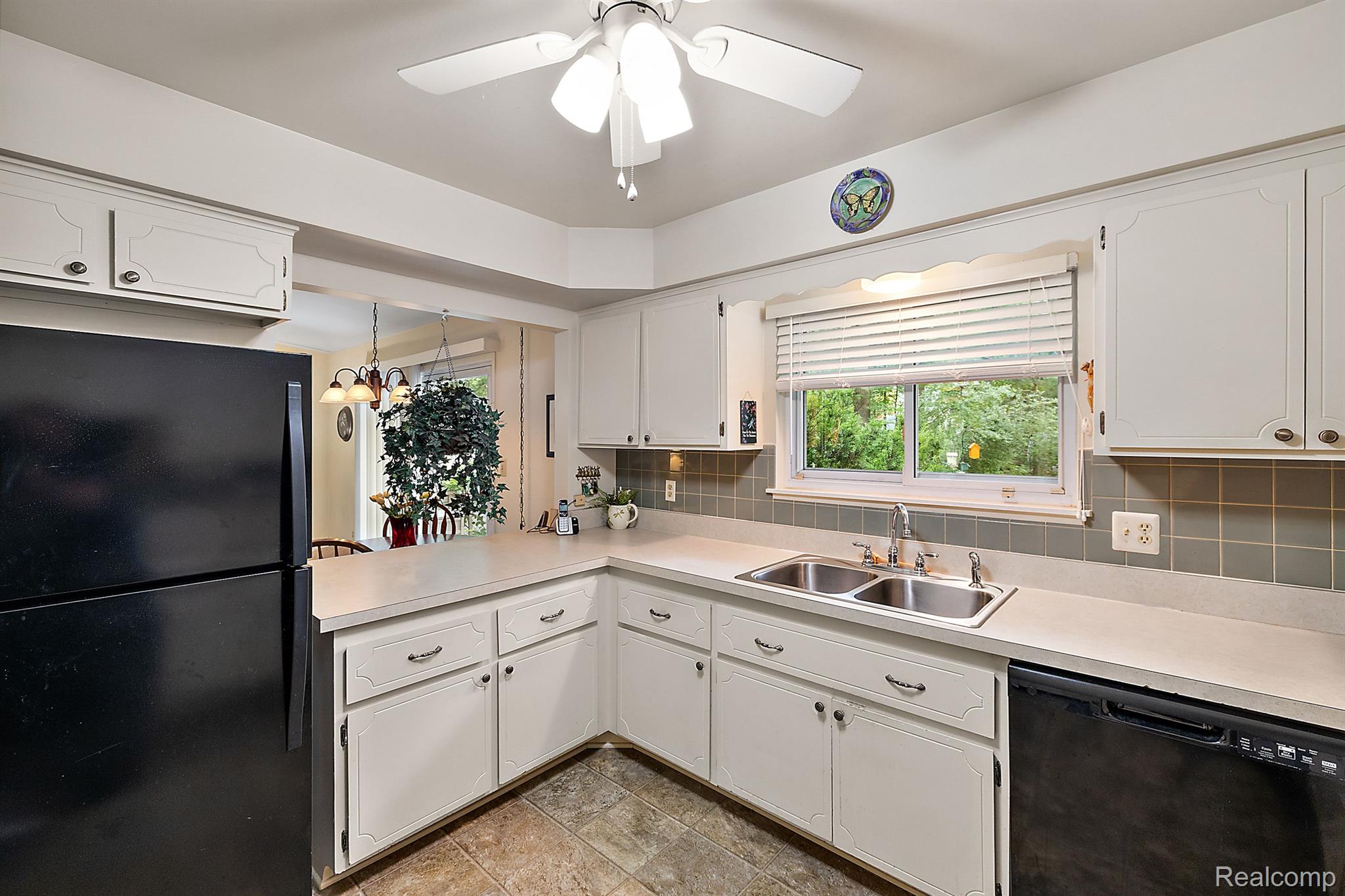 8516 EDGEWOOD PARK Drive