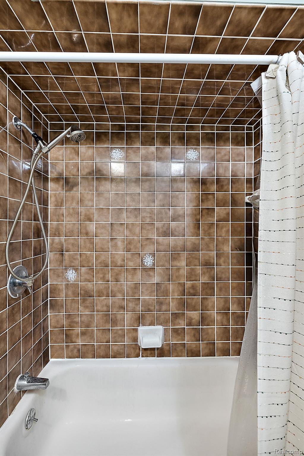 8516 EDGEWOOD PARK Drive