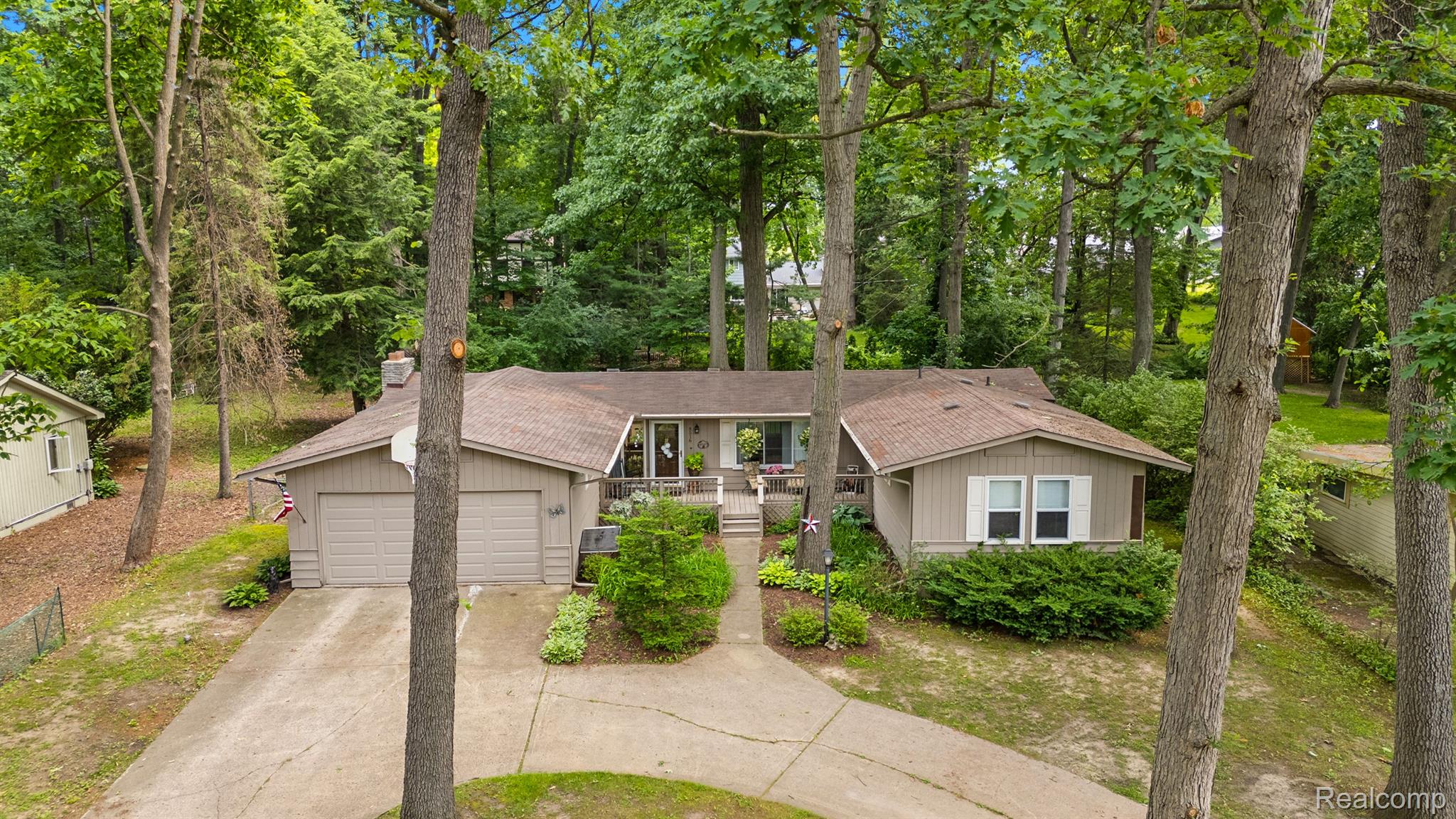 8516 EDGEWOOD PARK Drive