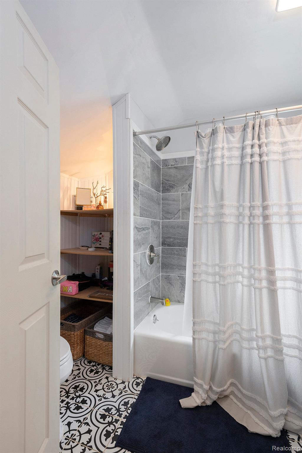 5451 Meadow View Street