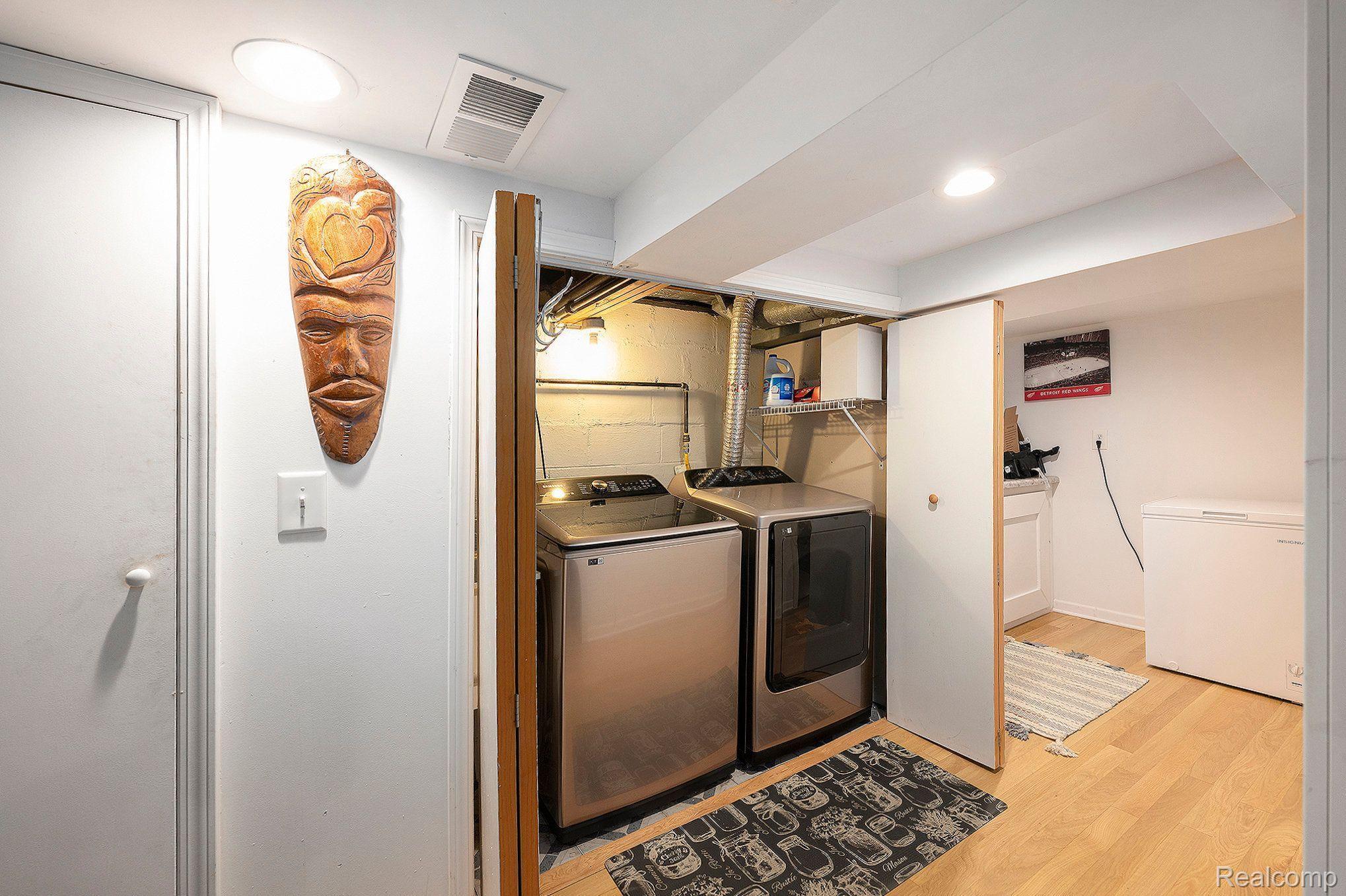 5451 Meadow View Street