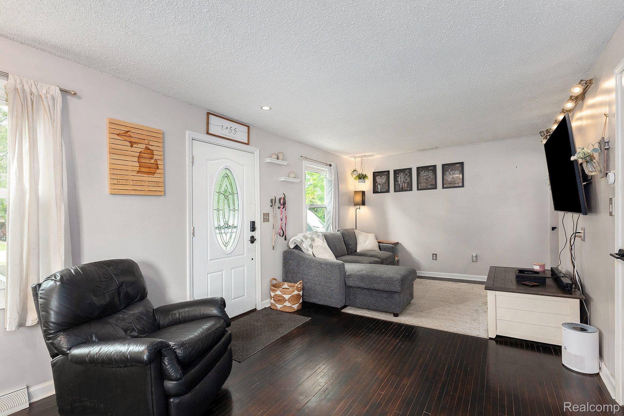 5451 Meadow View Street