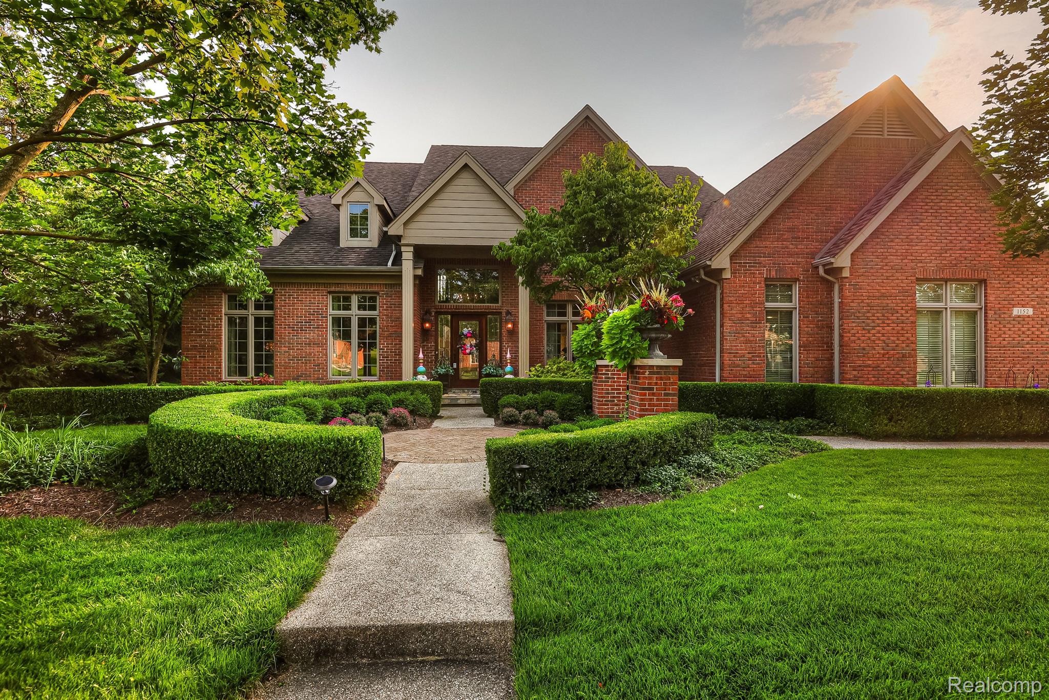 1152 AUTUMNVIEW Drive