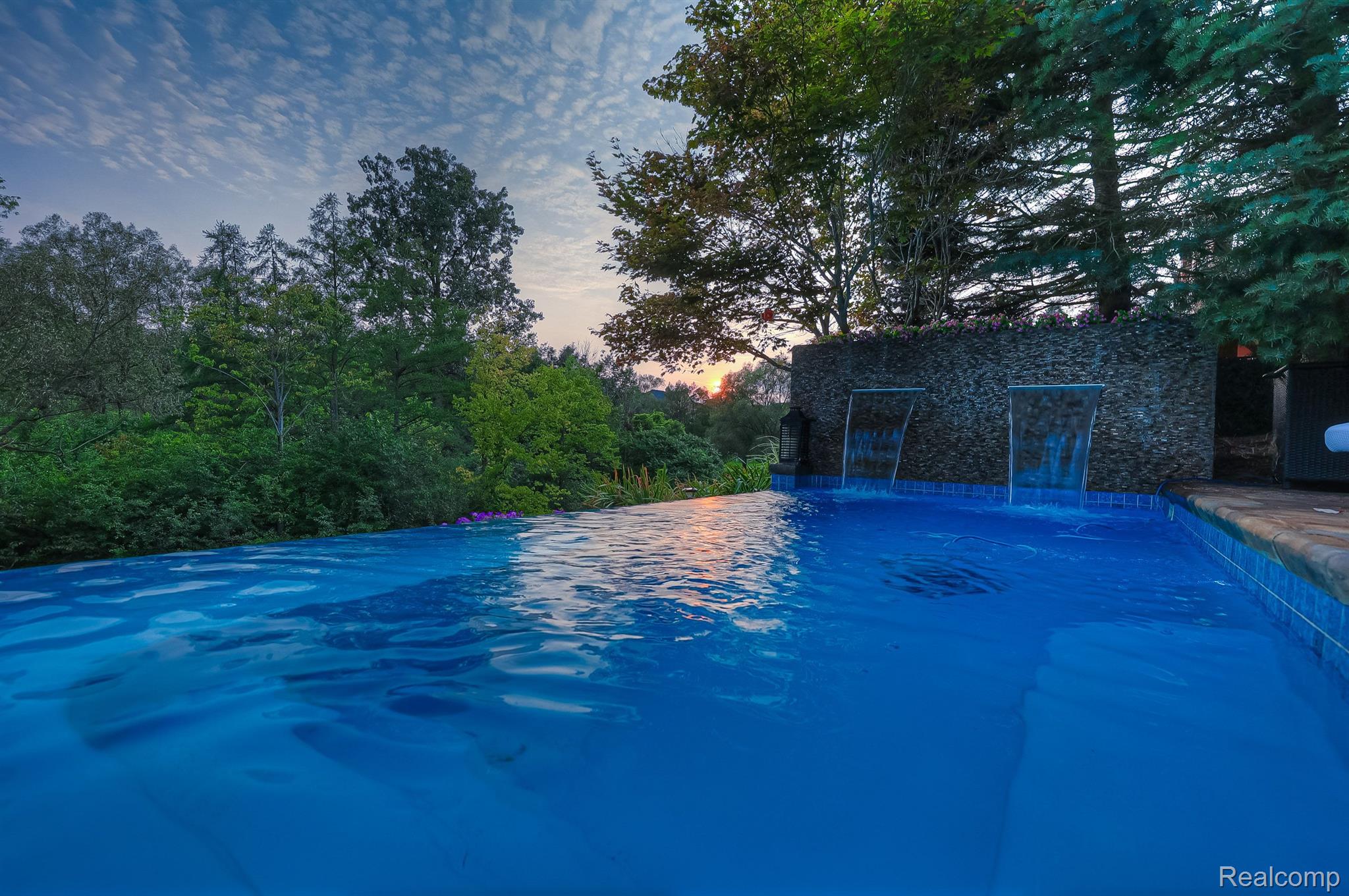 1152 AUTUMNVIEW Drive