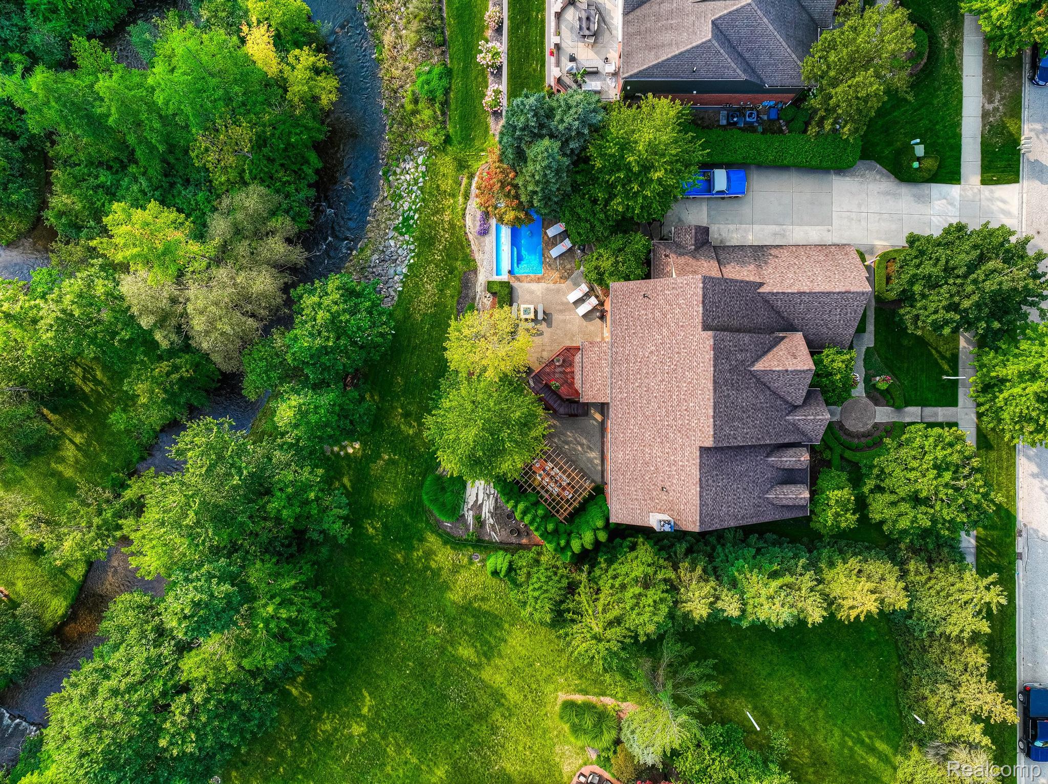 1152 AUTUMNVIEW Drive