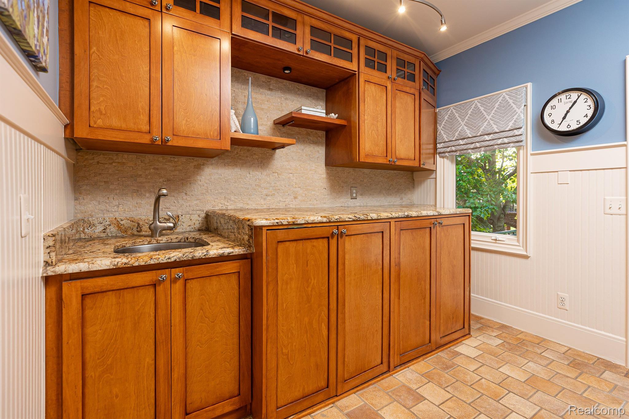 1152 AUTUMNVIEW Drive