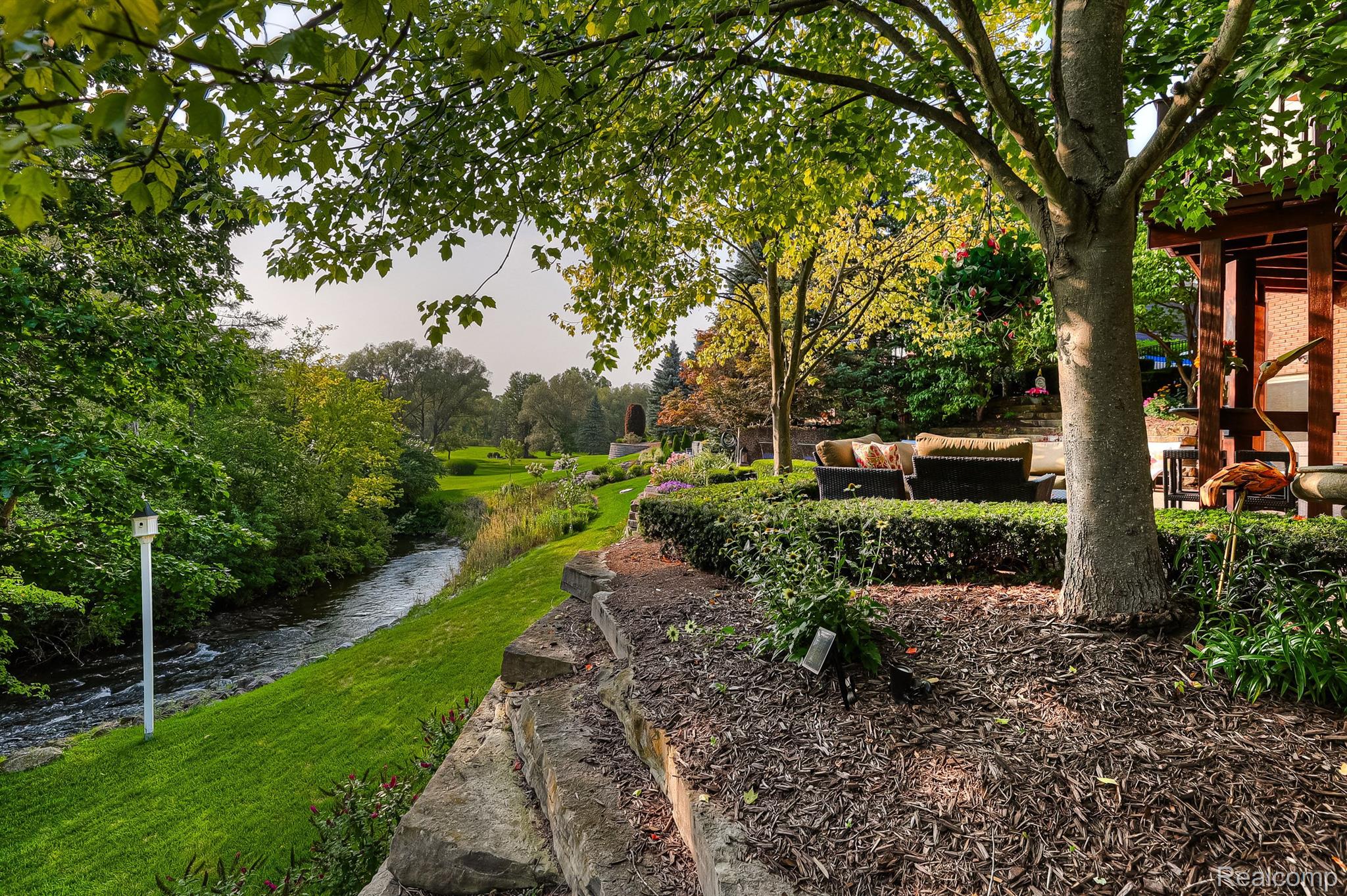 1152 AUTUMNVIEW Drive