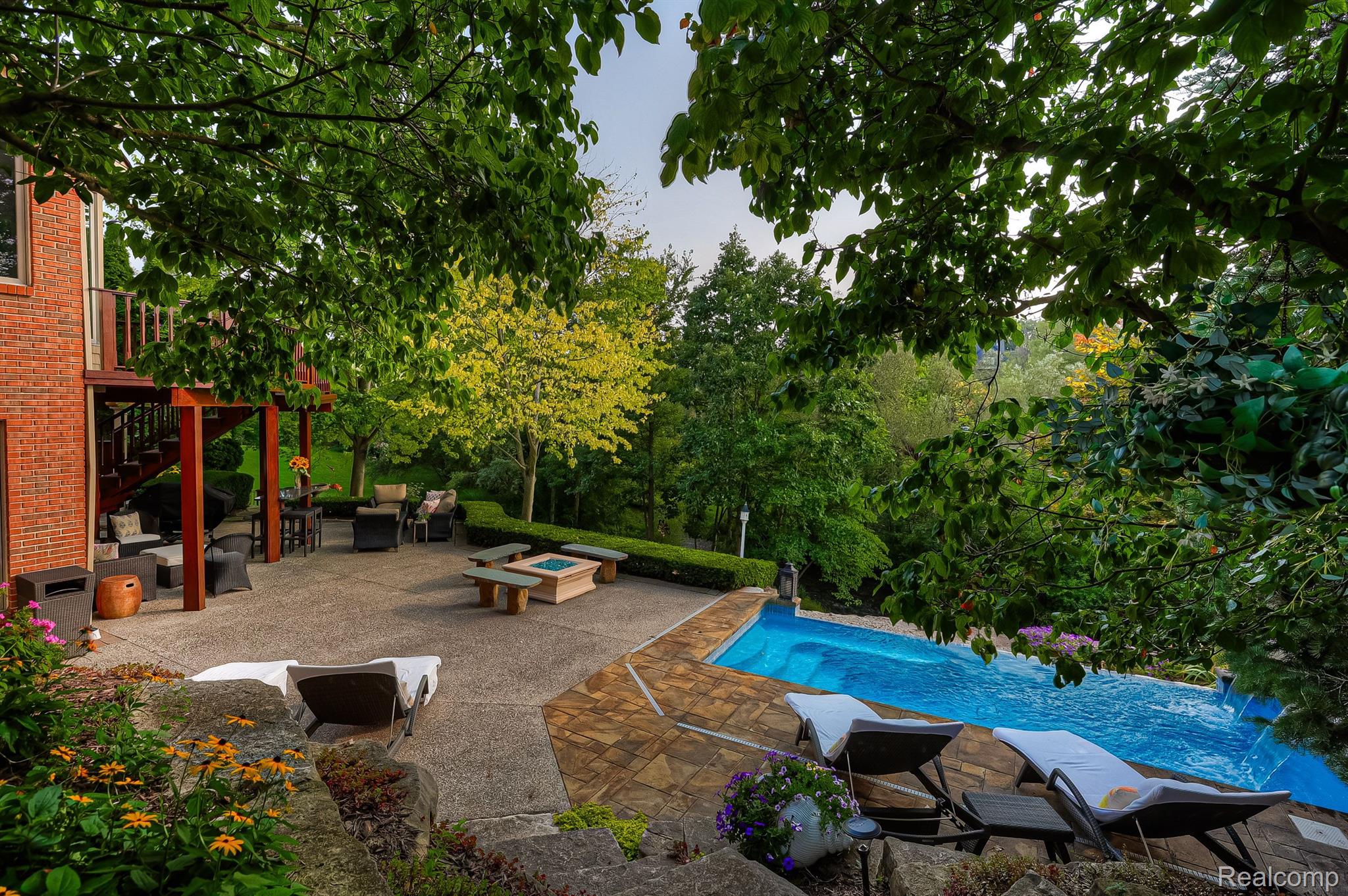 1152 AUTUMNVIEW Drive