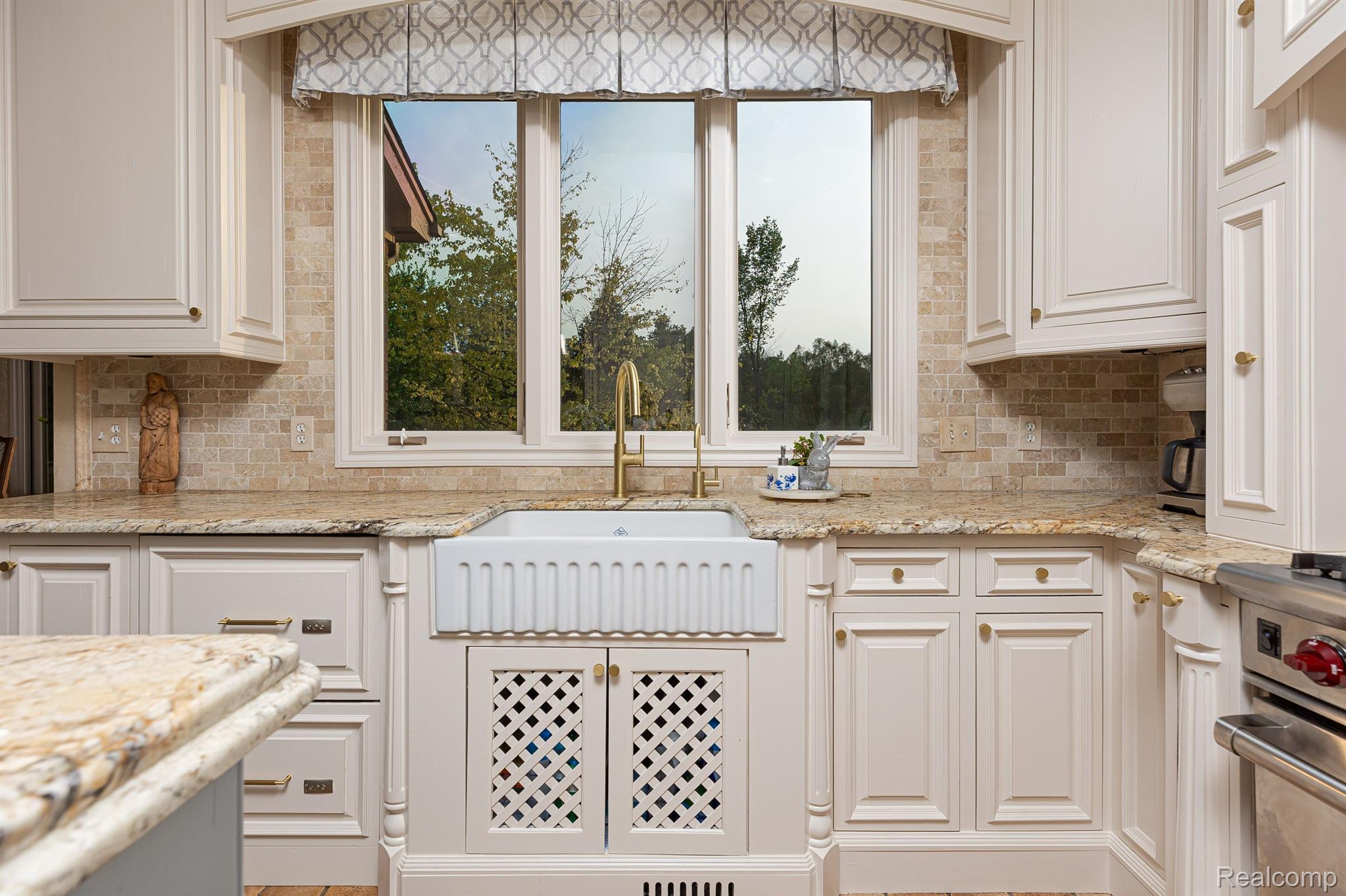 1152 AUTUMNVIEW Drive