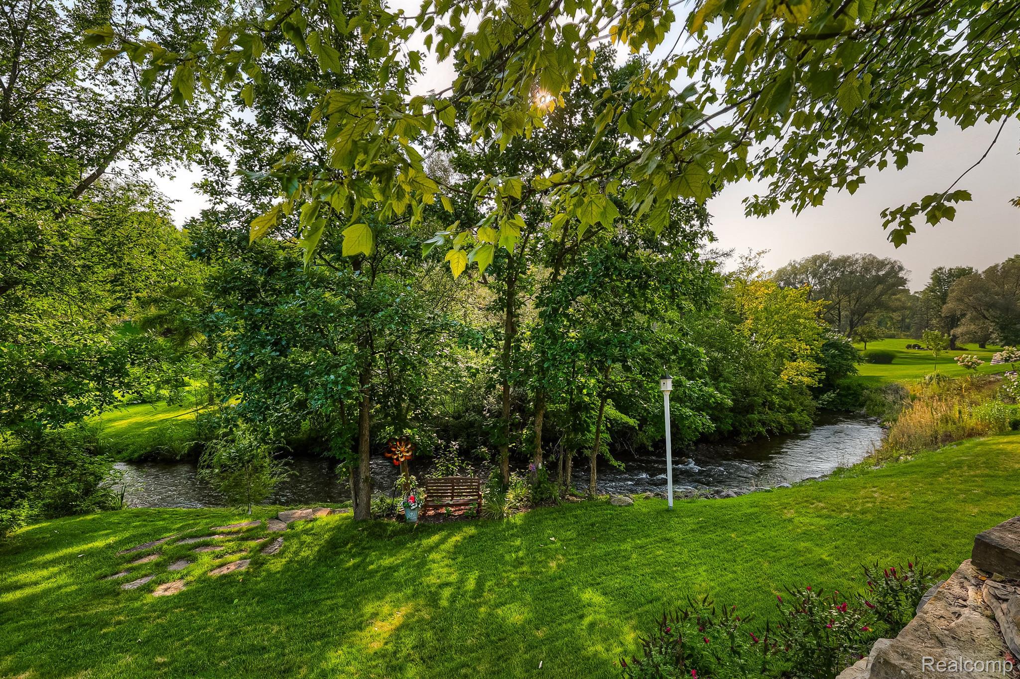 1152 AUTUMNVIEW Drive