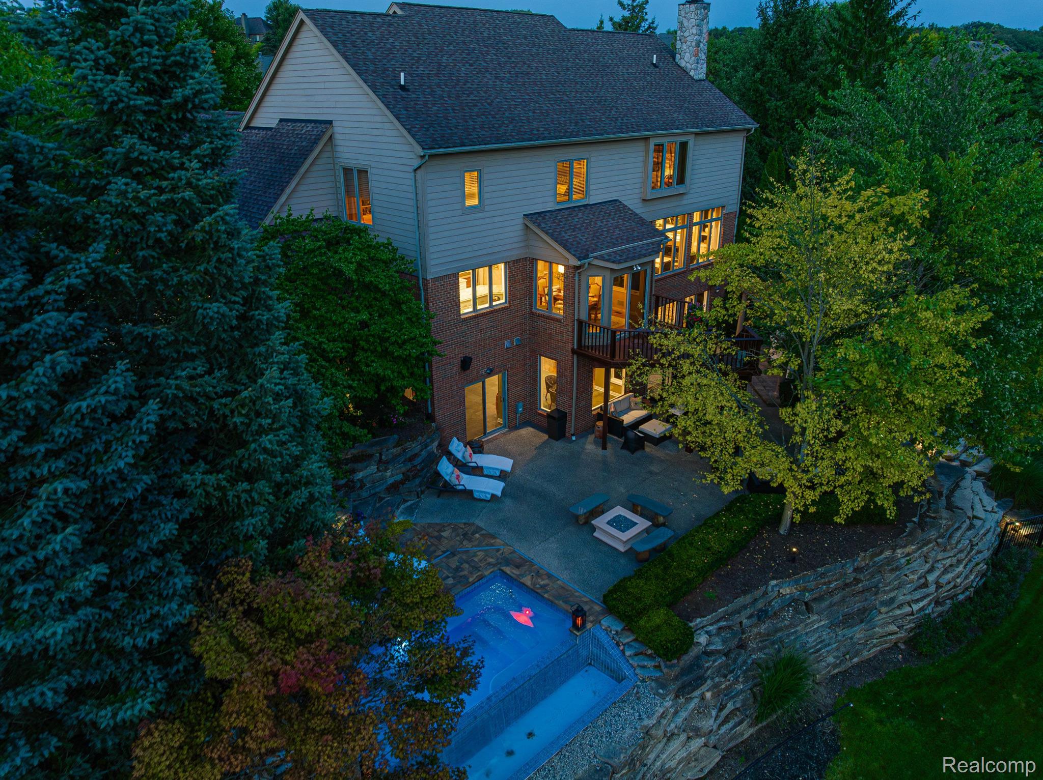 1152 AUTUMNVIEW Drive