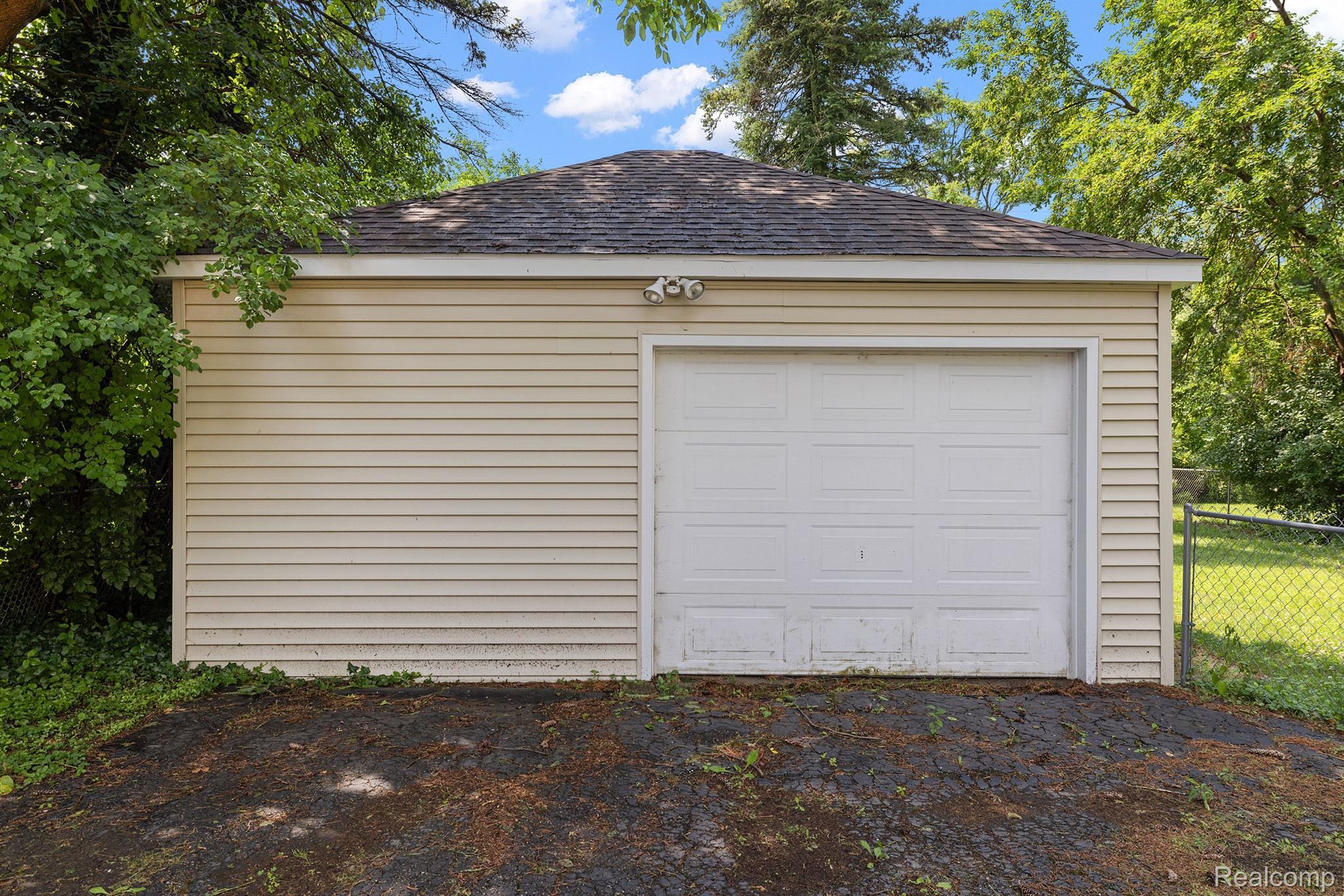 15975 W 13 Mile Road