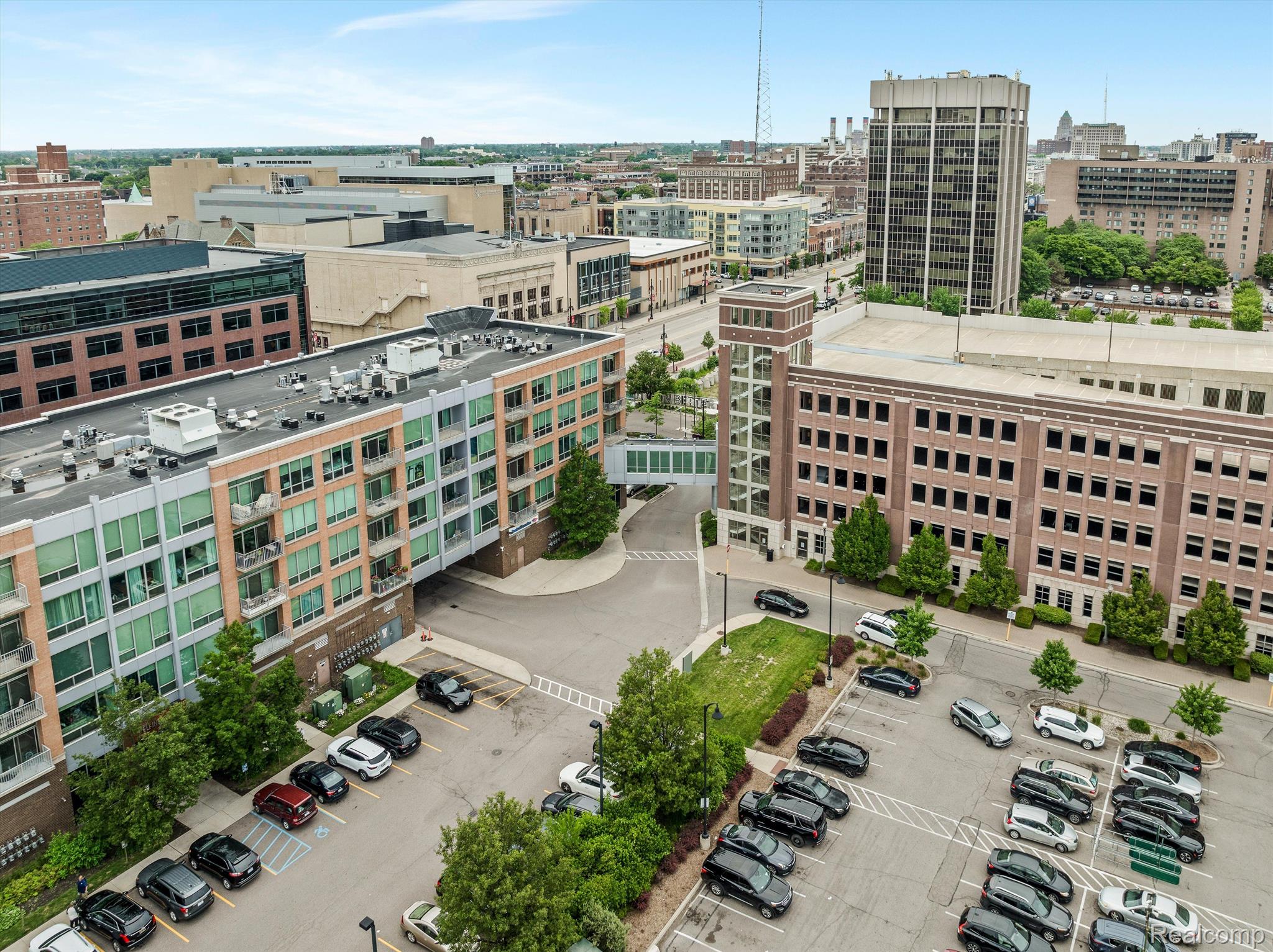 3670 WOODWARD Avenue 33-403