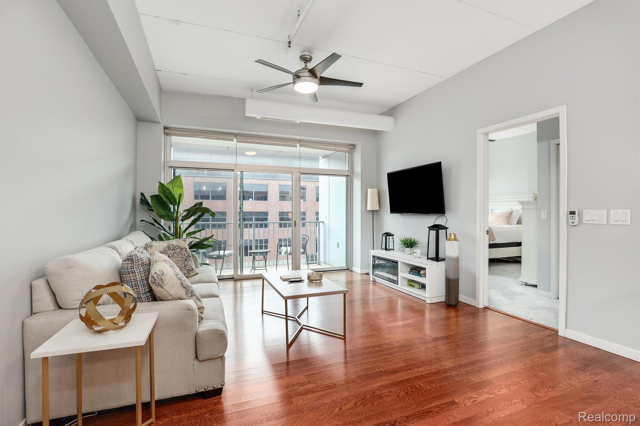 3670 WOODWARD Avenue 33-403