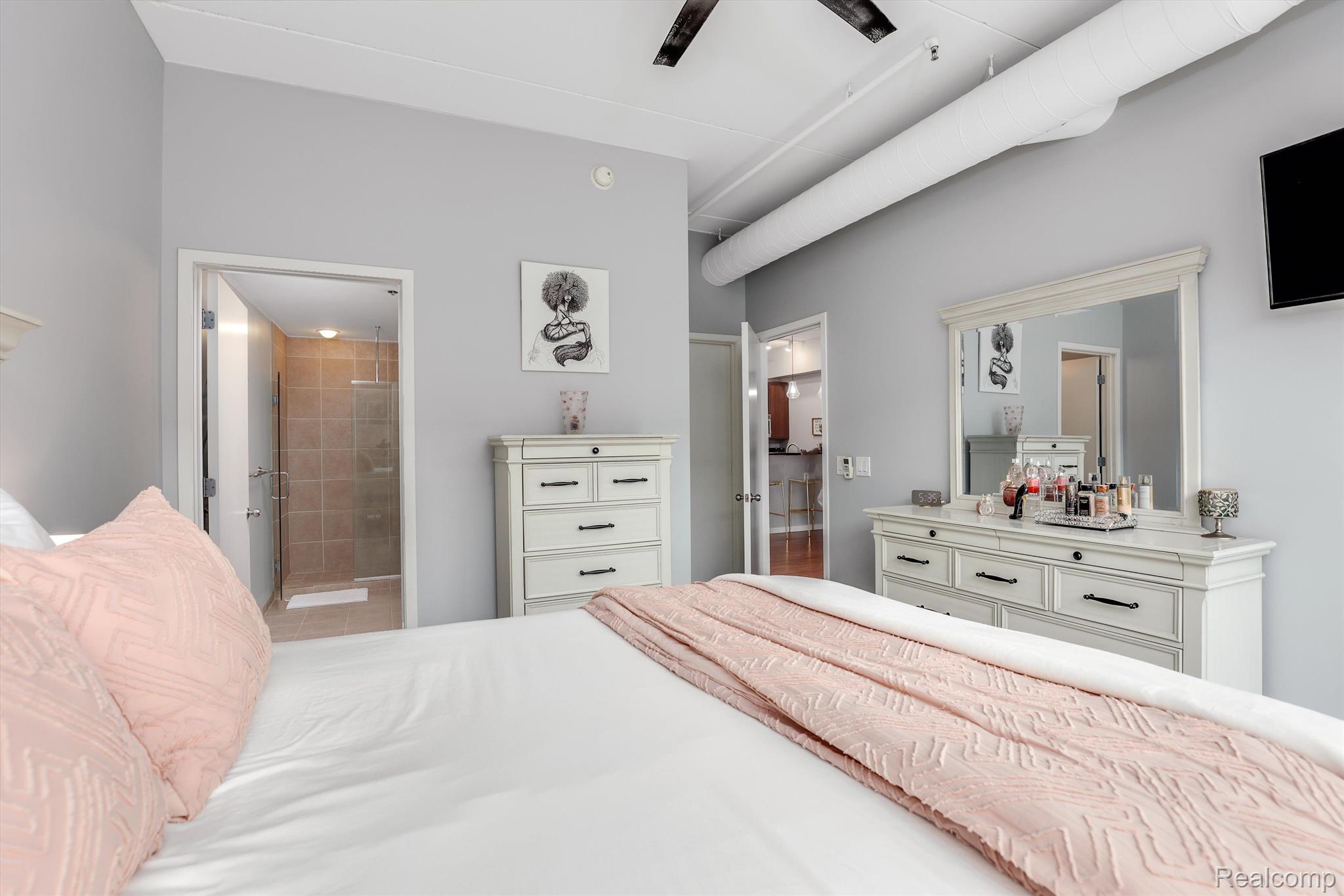 3670 WOODWARD Avenue 33-403