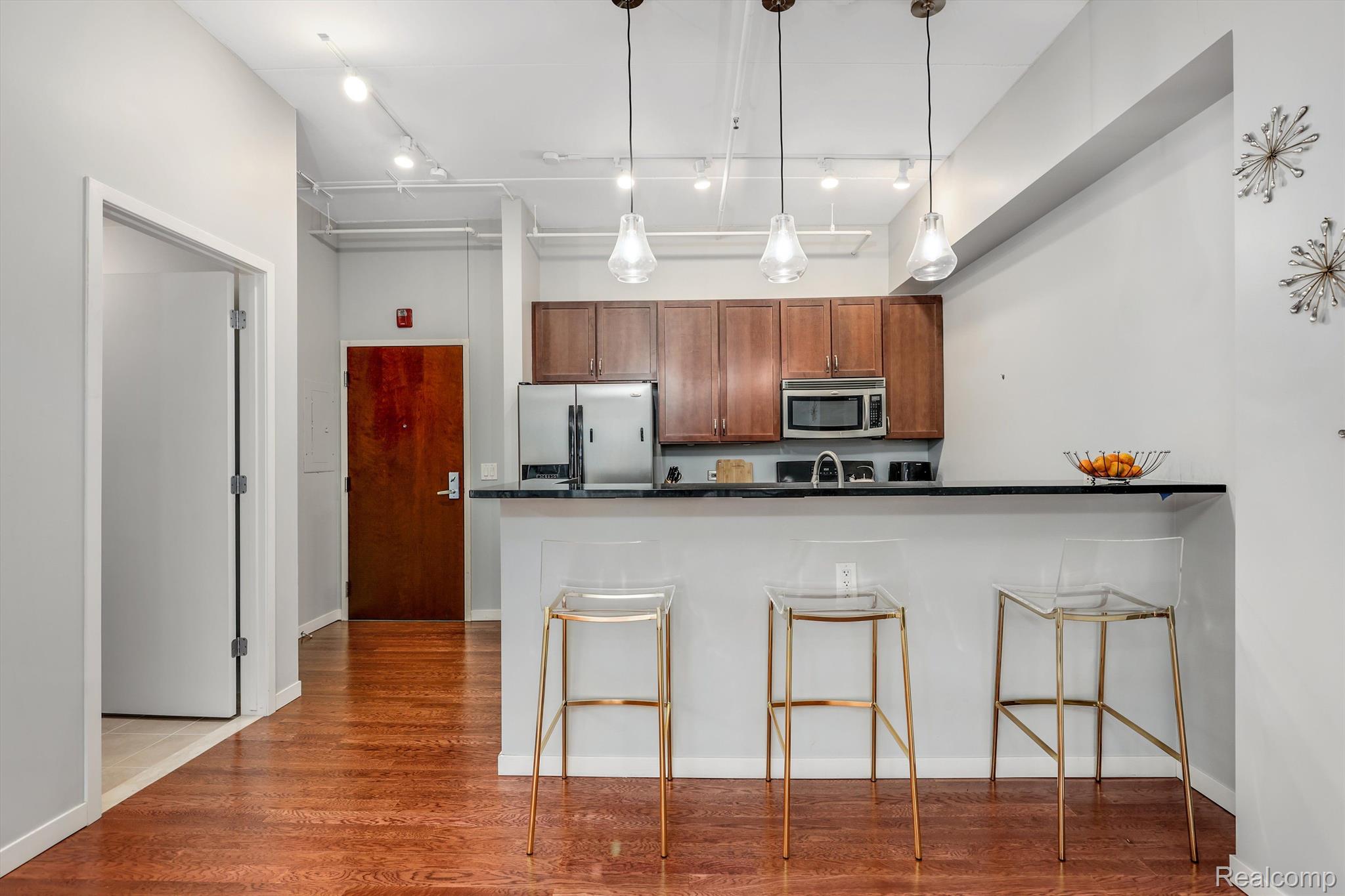 3670 WOODWARD Avenue 33-403