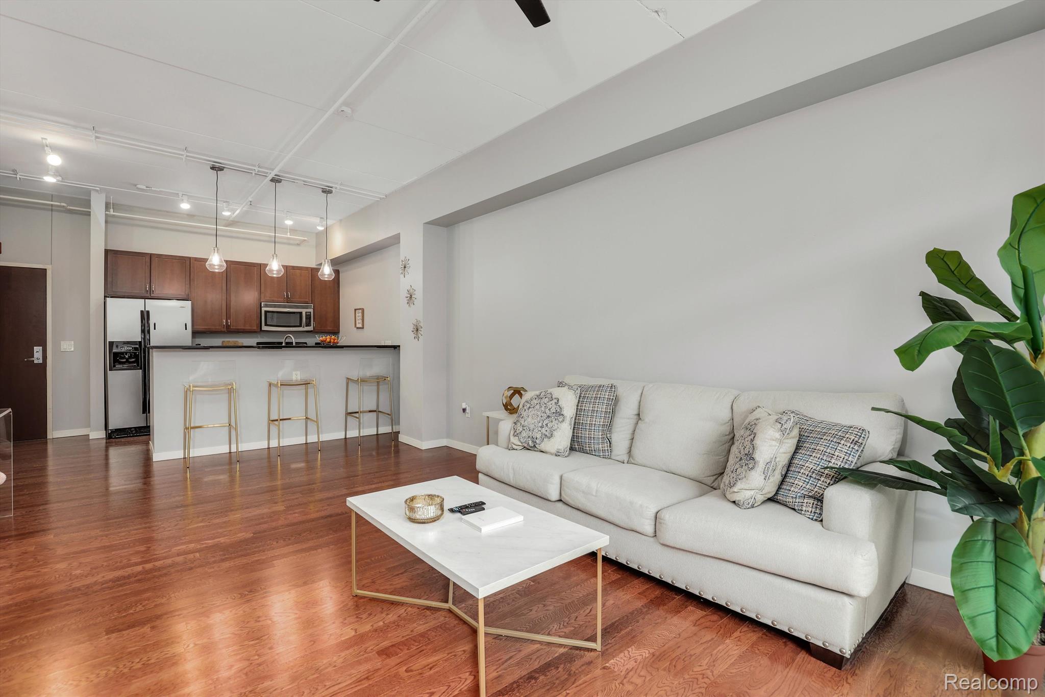 3670 WOODWARD Avenue 33-403