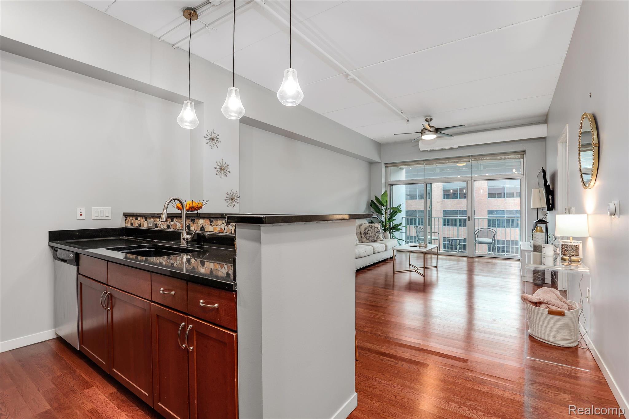 3670 WOODWARD Avenue 33-403