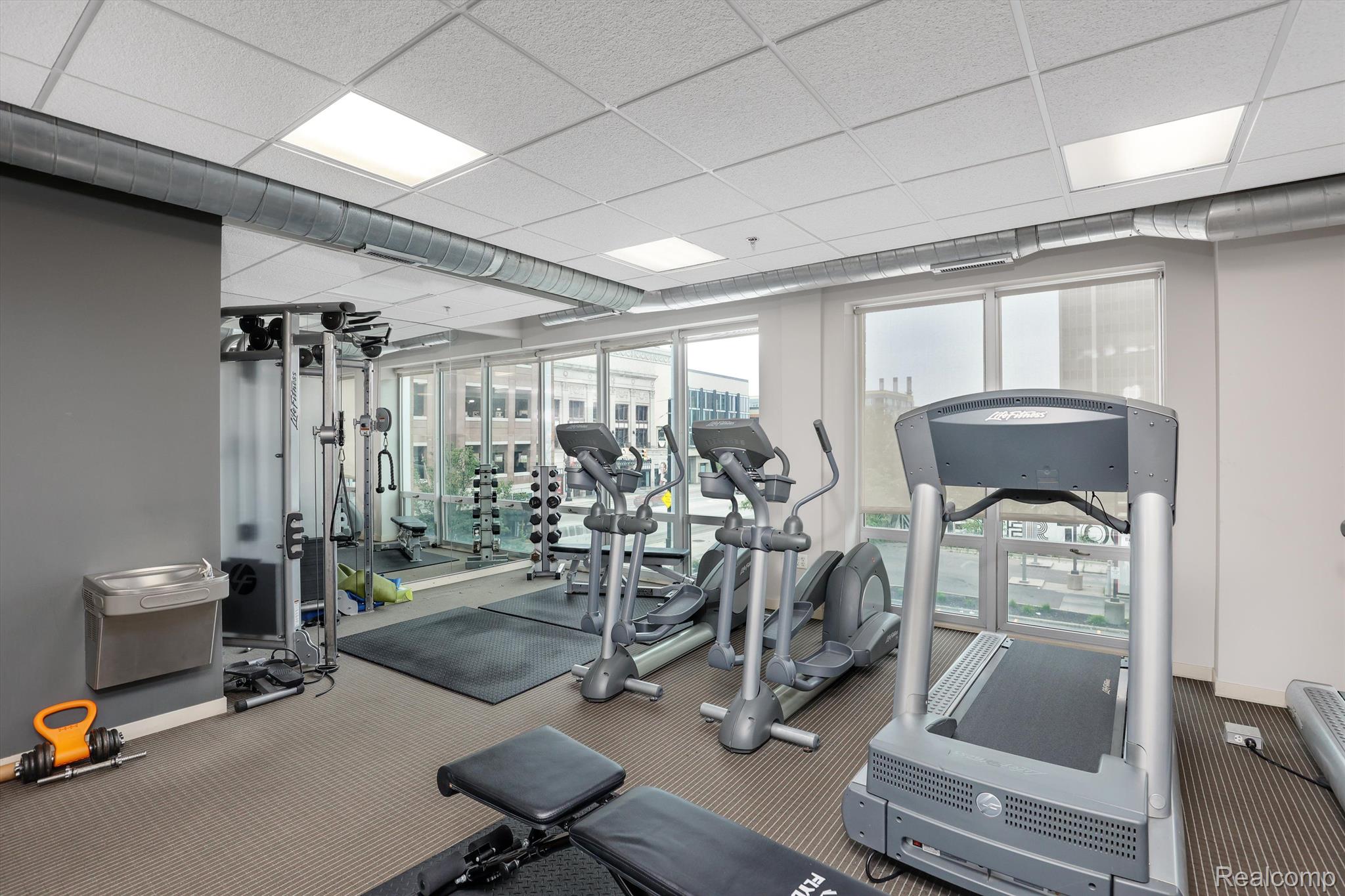 3670 WOODWARD Avenue 33-403