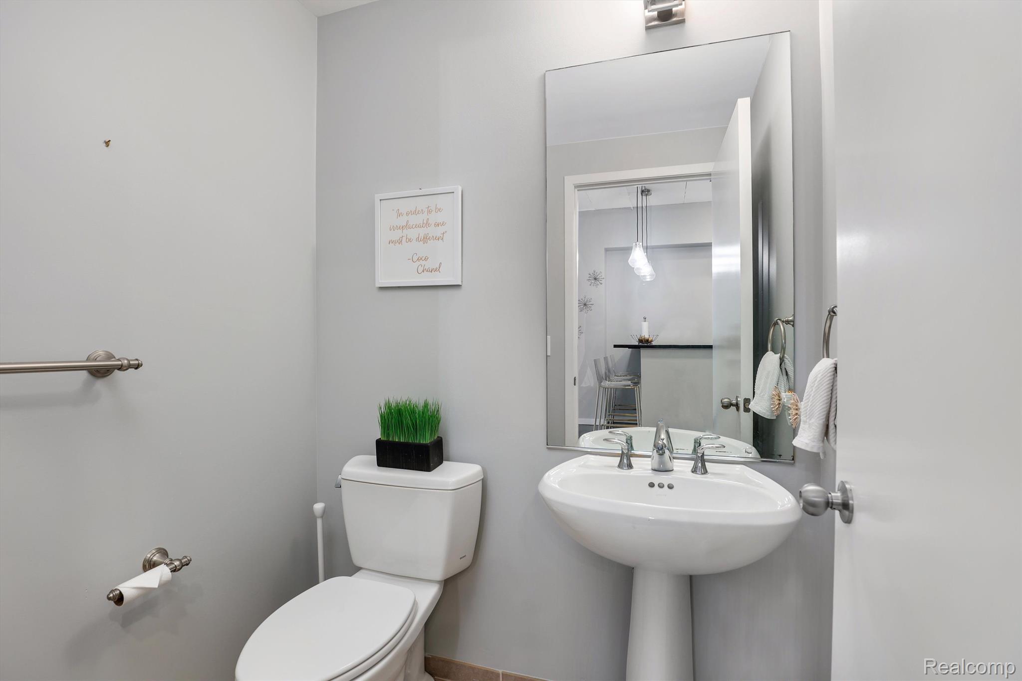 3670 WOODWARD Avenue 33-403