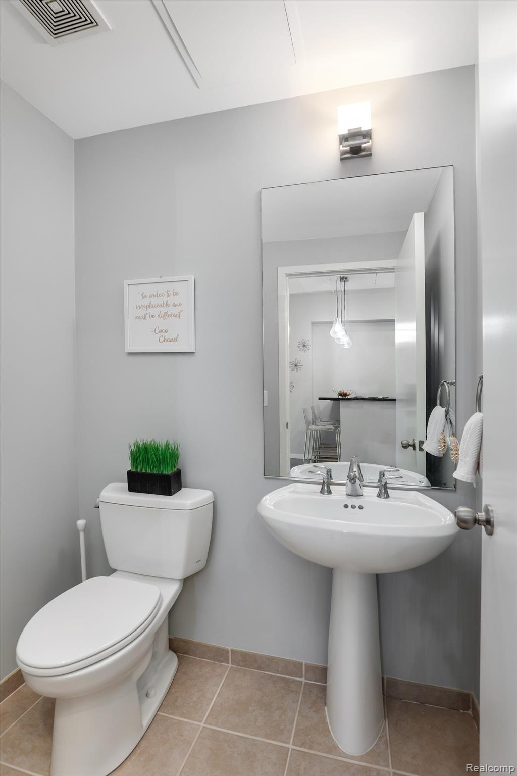 3670 WOODWARD Avenue 33-403