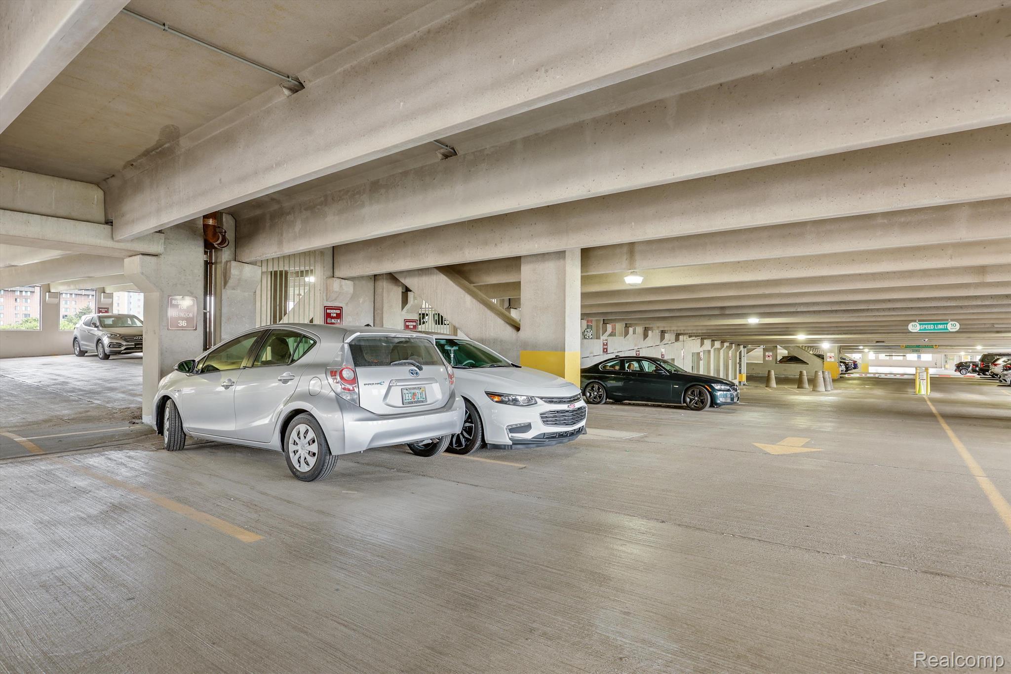 3670 WOODWARD Avenue 33-403