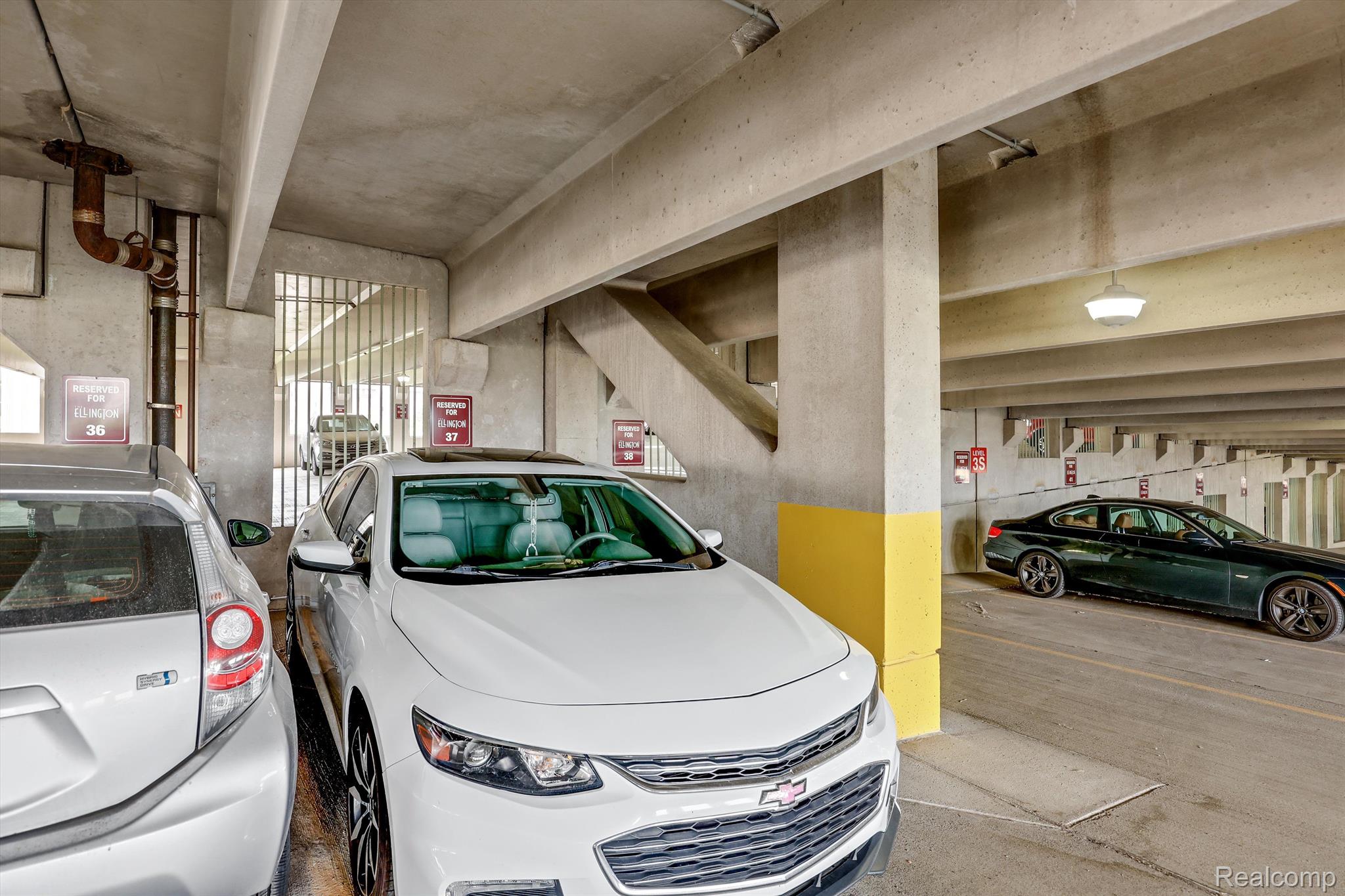 3670 WOODWARD Avenue 33-403