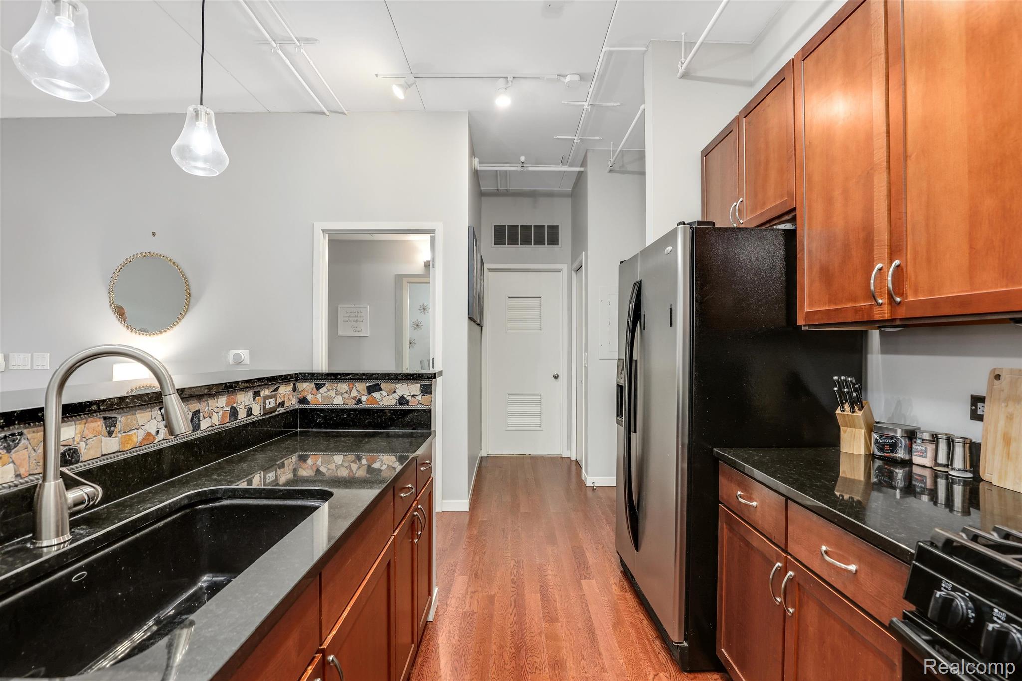 3670 WOODWARD Avenue 33-403