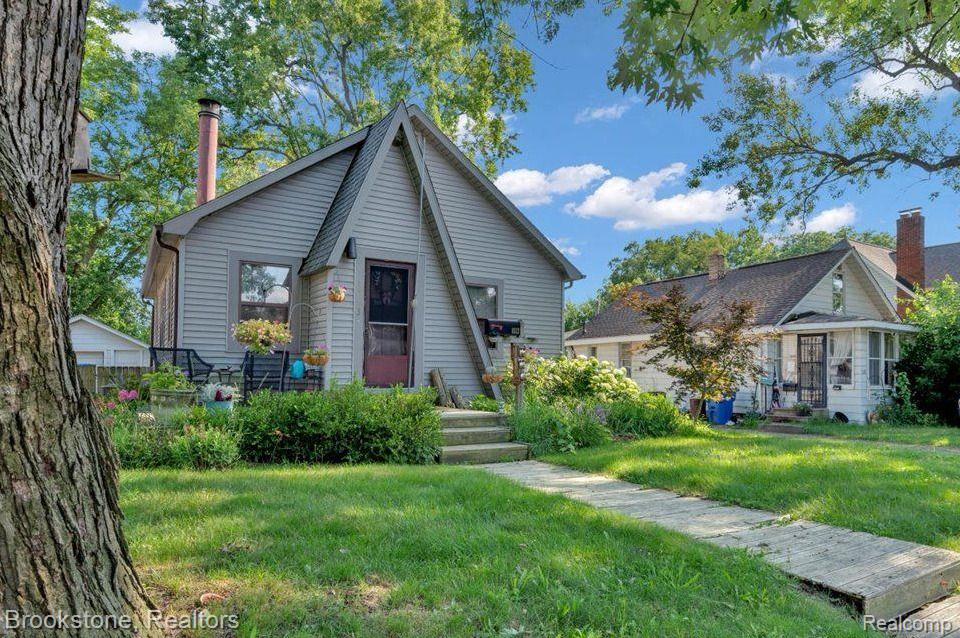 1113 LA SALLE Avenue