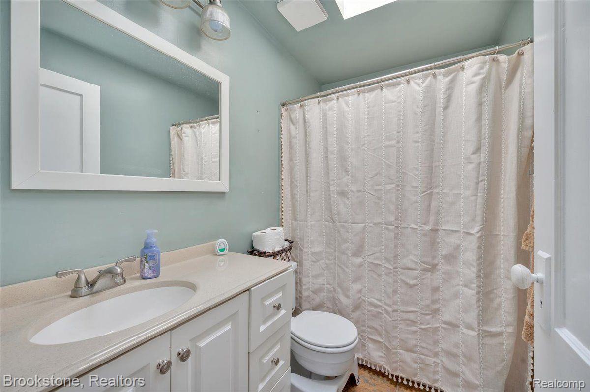 1113 LA SALLE Avenue