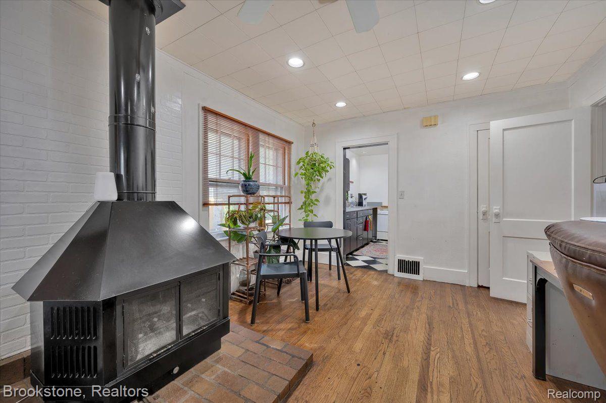 1113 LA SALLE Avenue