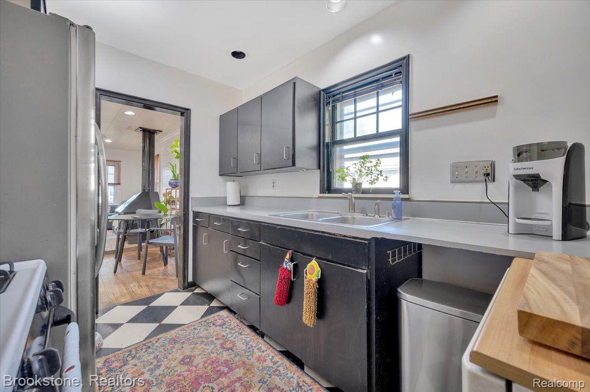 1113 LA SALLE Avenue