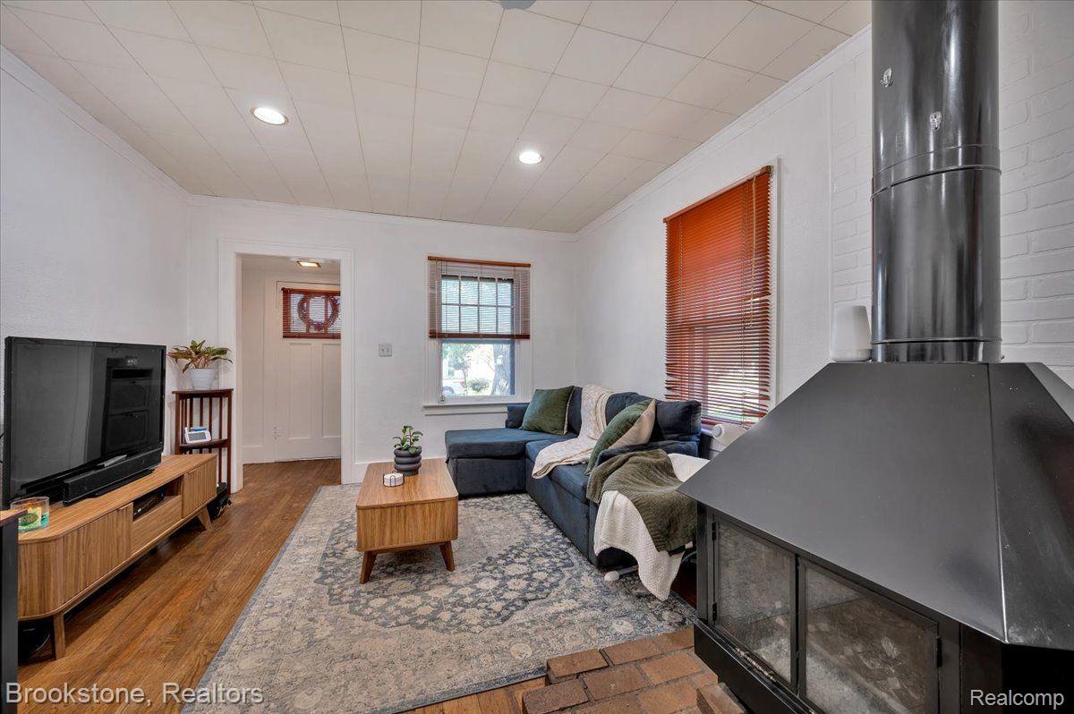 1113 LA SALLE Avenue