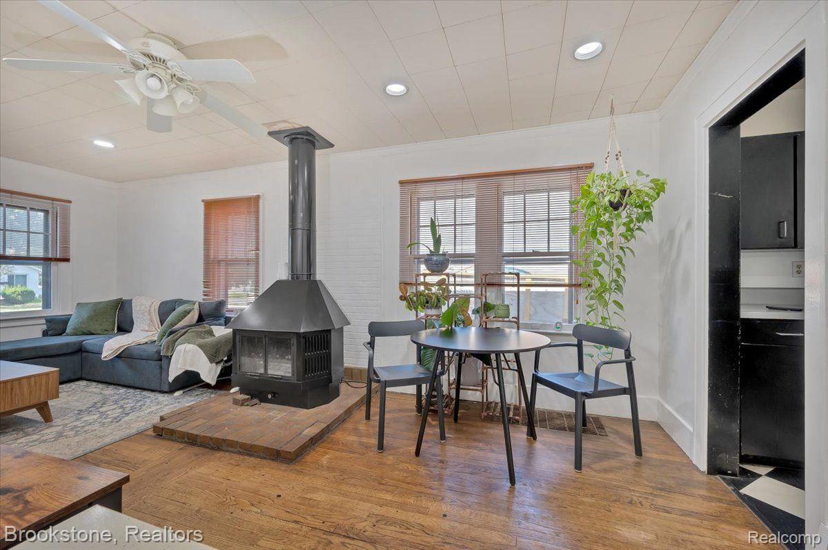 1113 LA SALLE Avenue