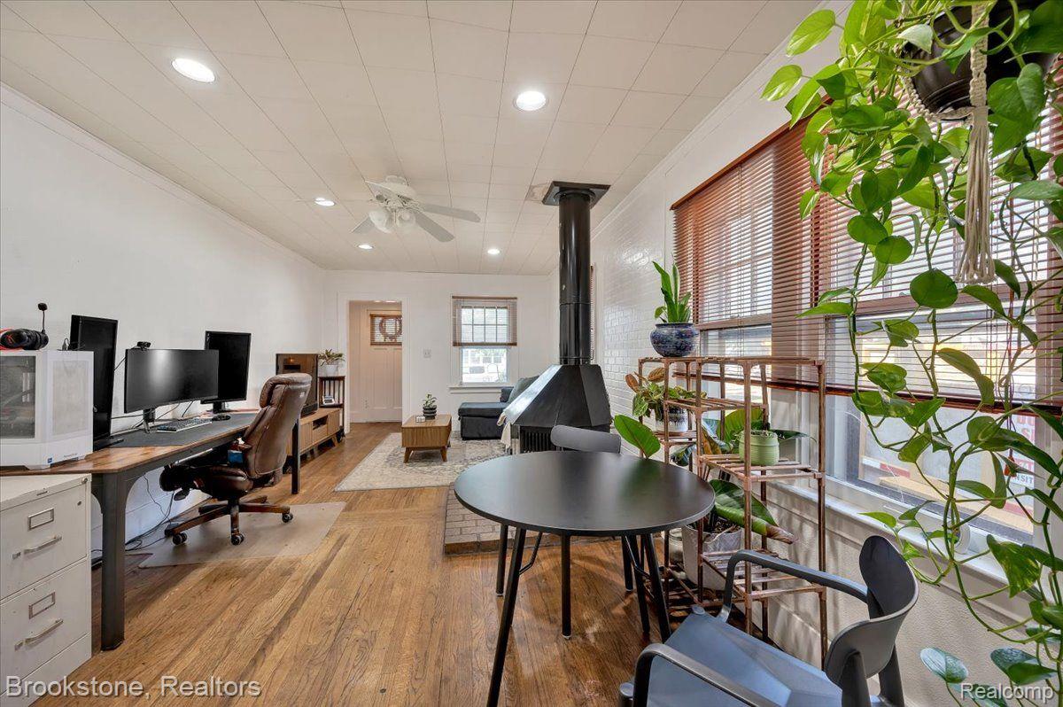 1113 LA SALLE Avenue