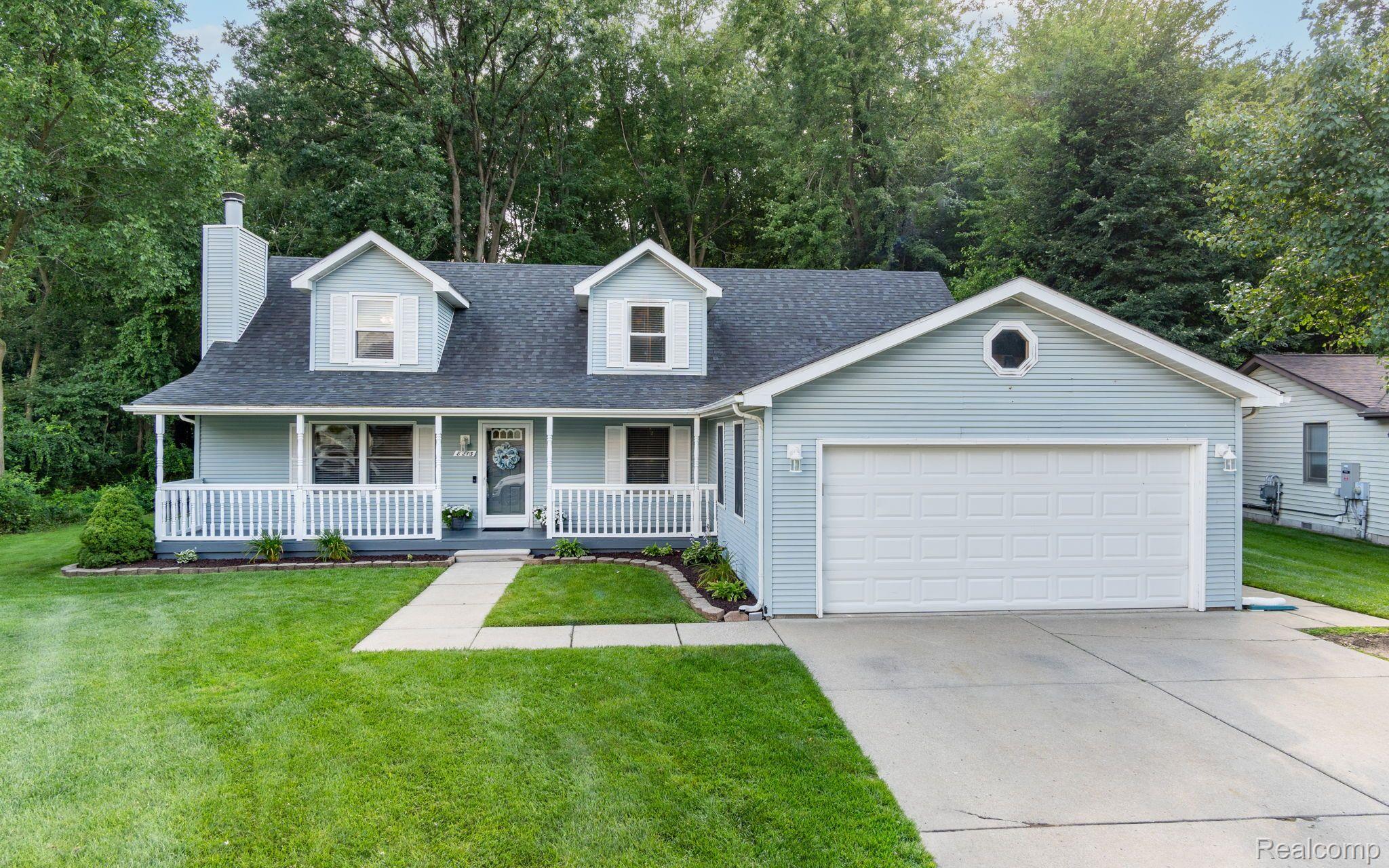 8213 EMERALD Lane W