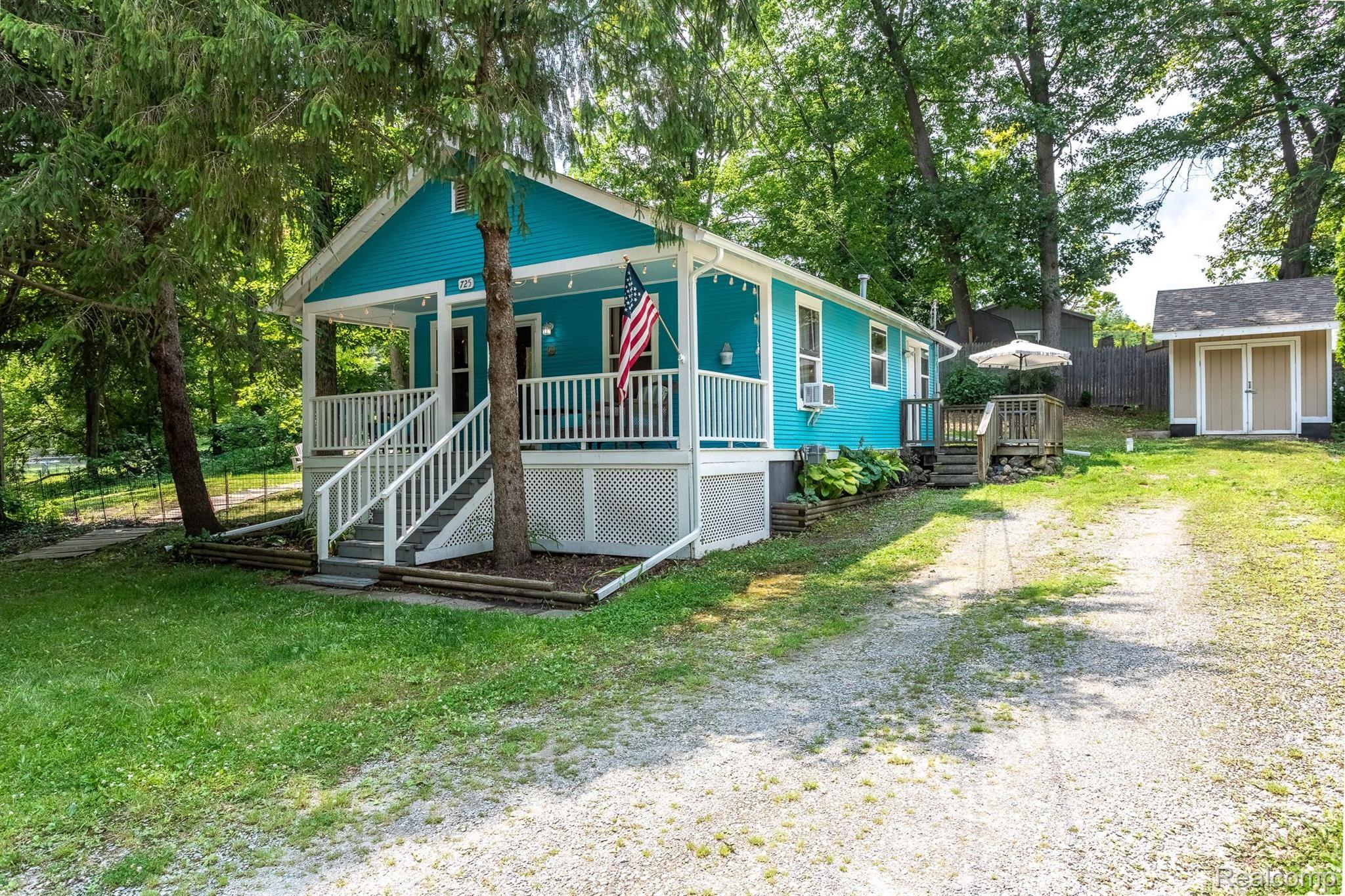 725 Camilla Boulevard