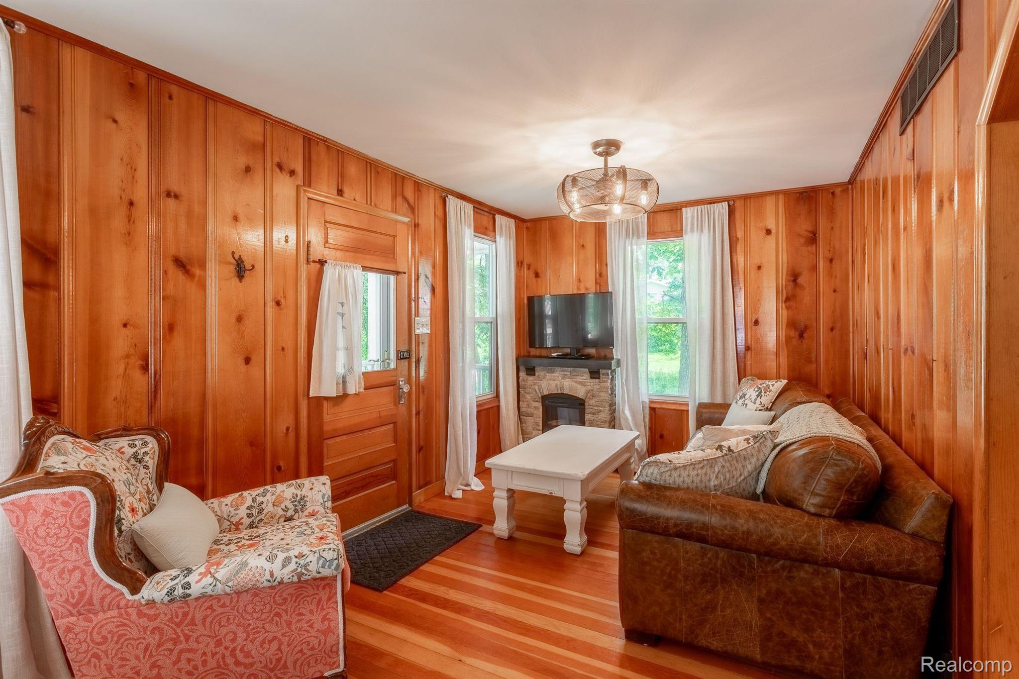 725 Camilla Boulevard