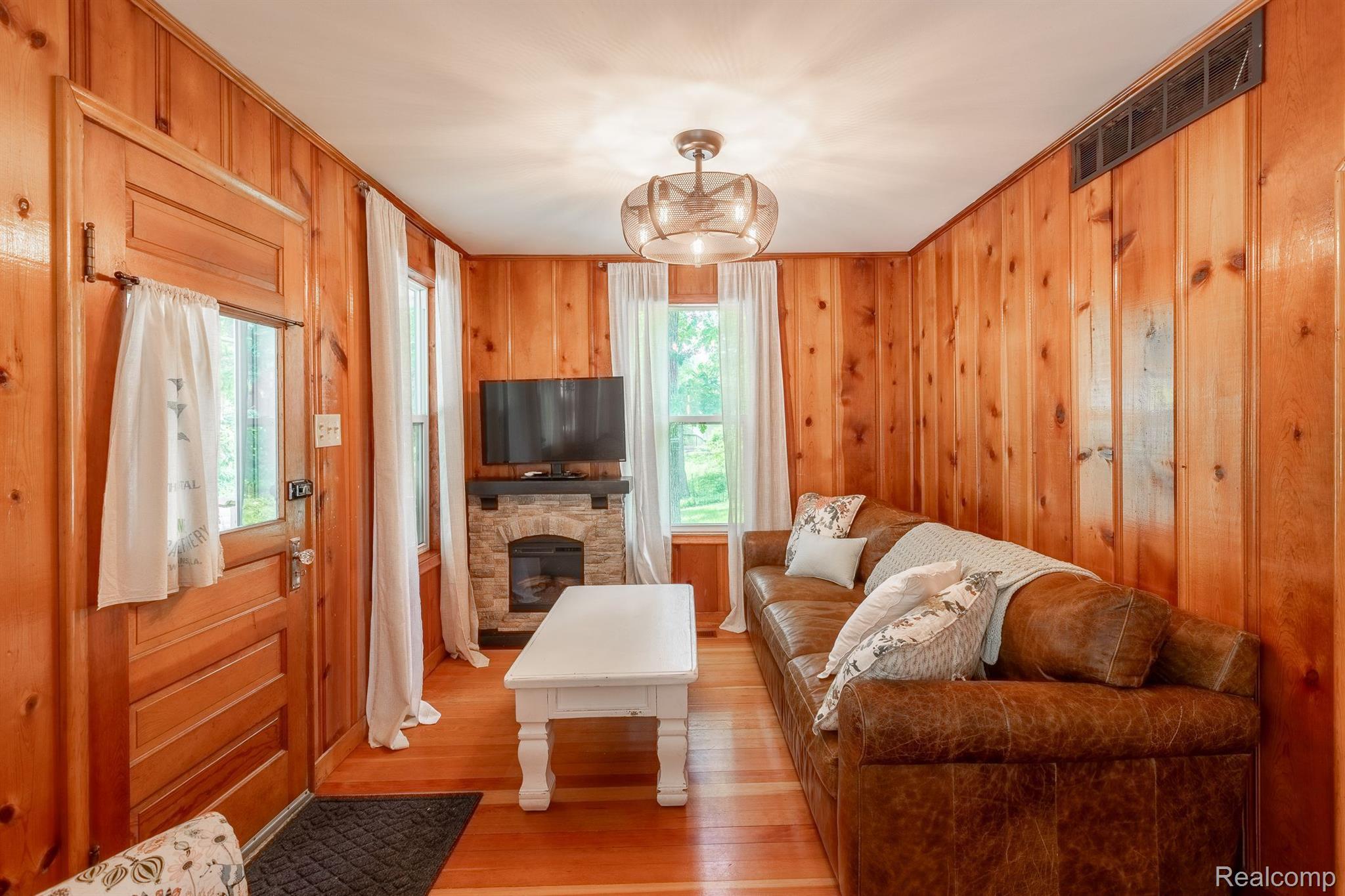 725 Camilla Boulevard