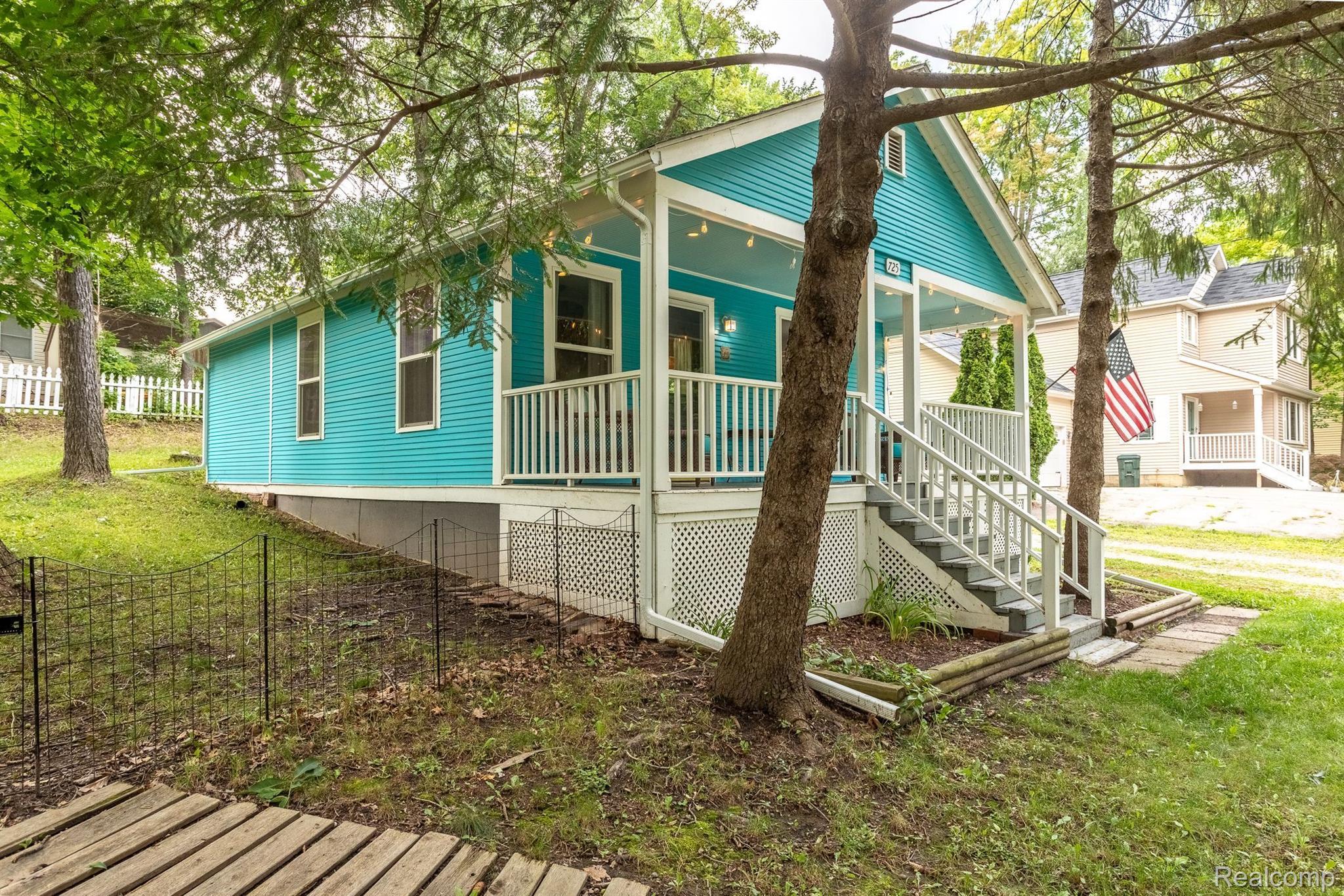 725 Camilla Boulevard