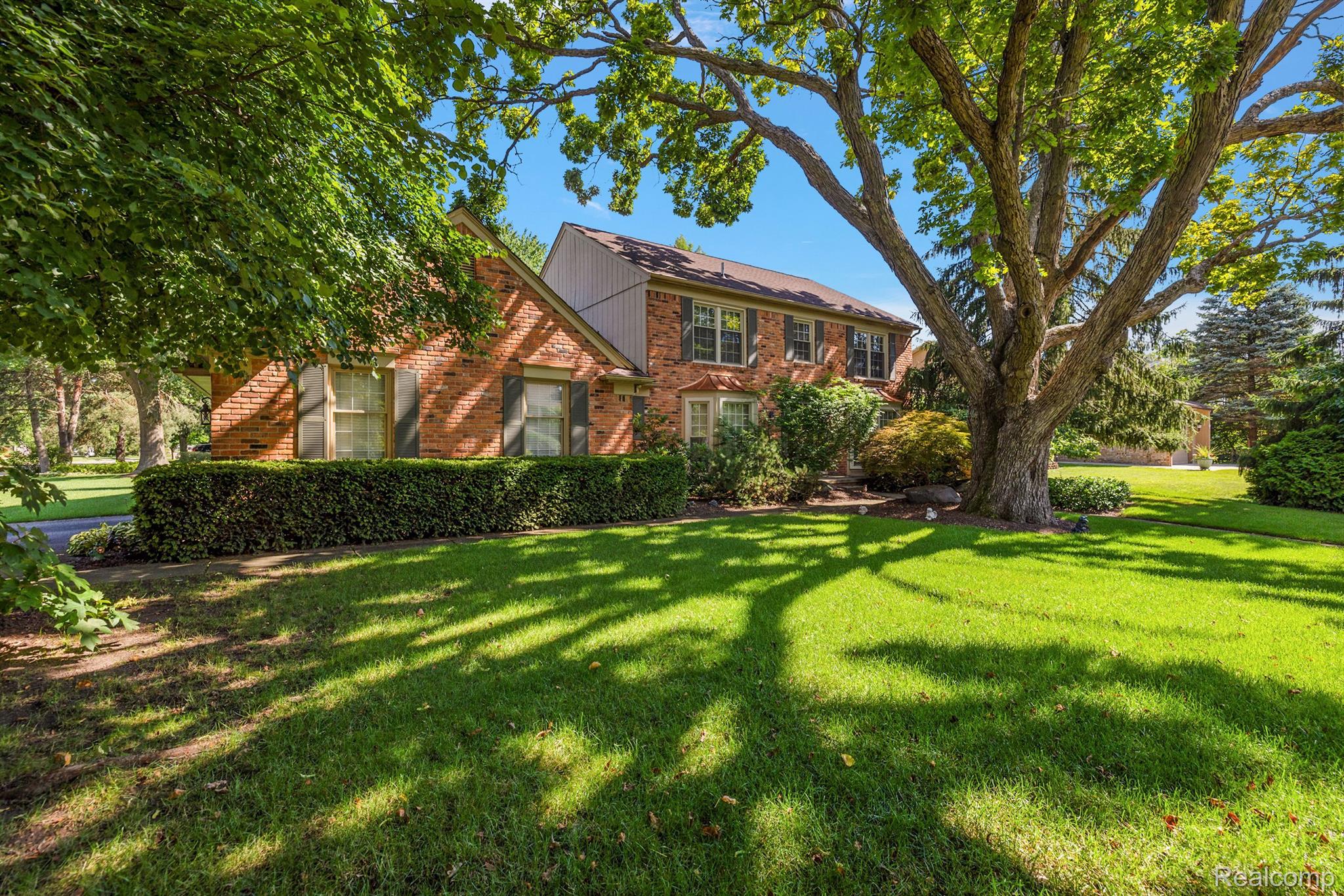 8282 WOODSPUR Drive