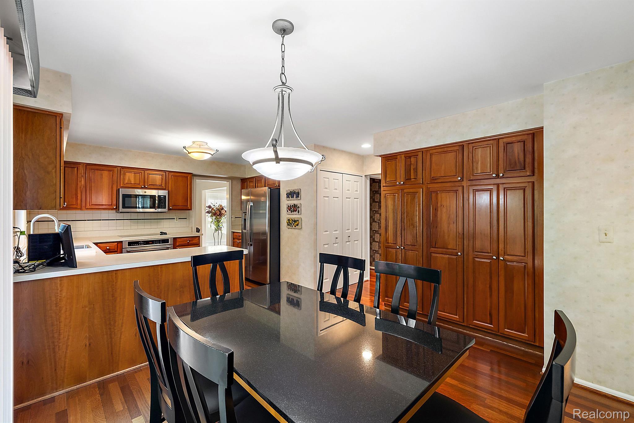 8282 WOODSPUR Drive