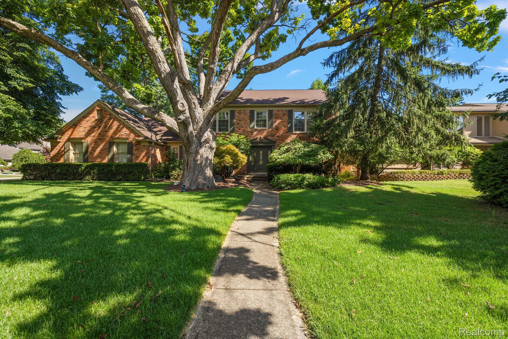8282 WOODSPUR Drive