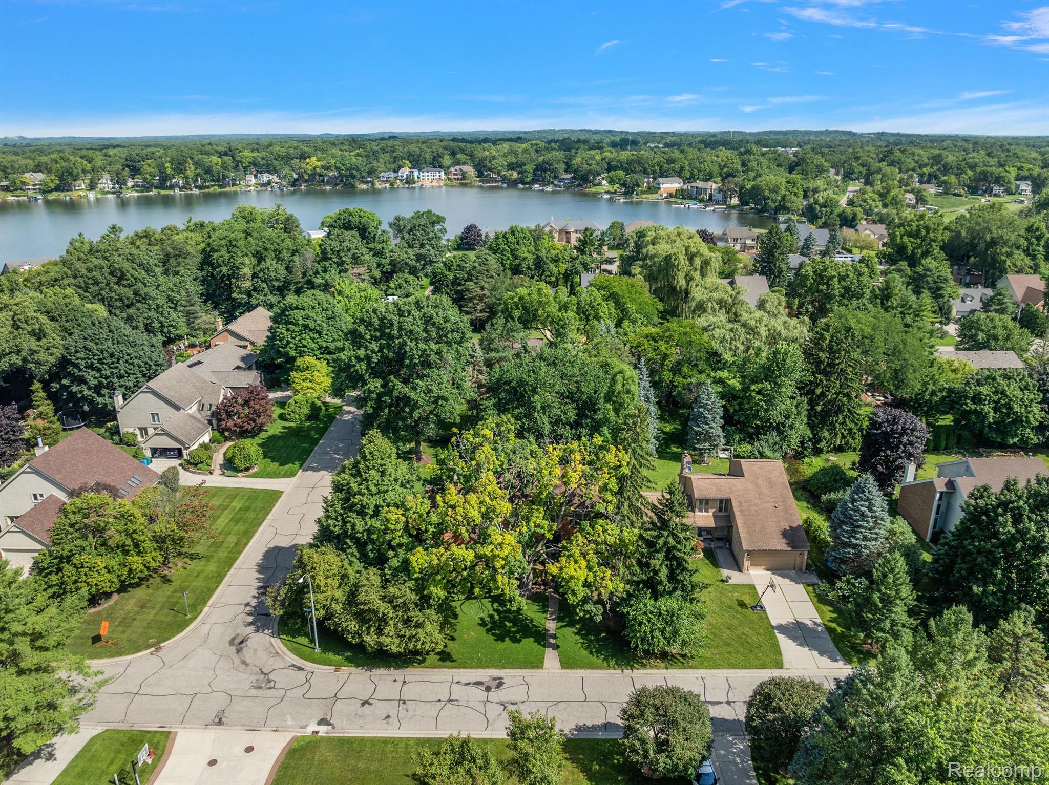 8282 WOODSPUR Drive