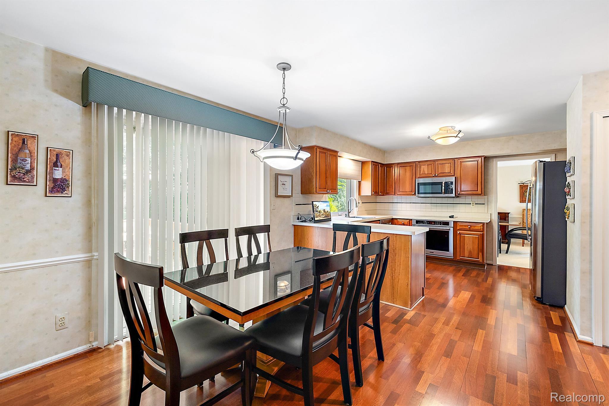 8282 WOODSPUR Drive