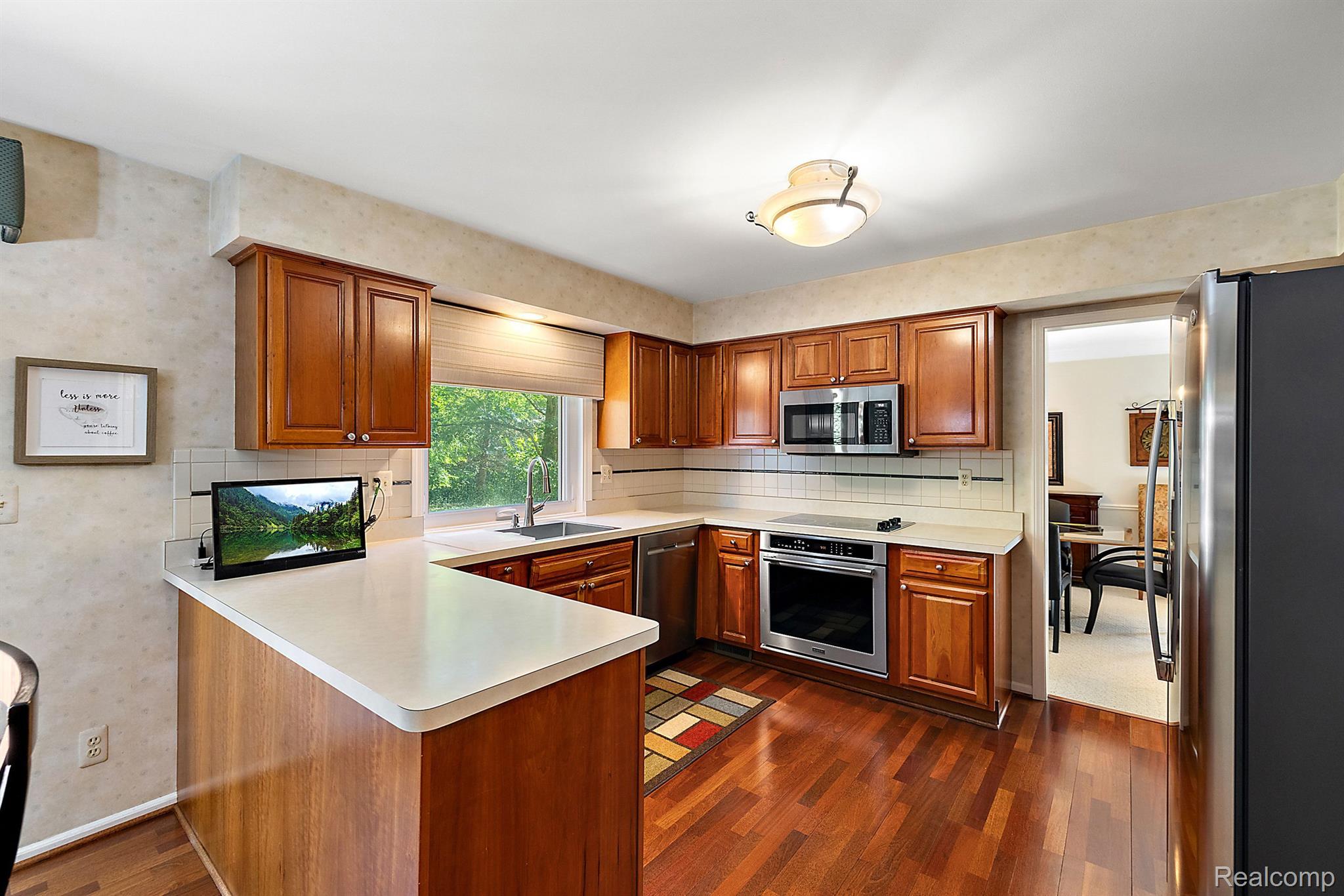 8282 WOODSPUR Drive